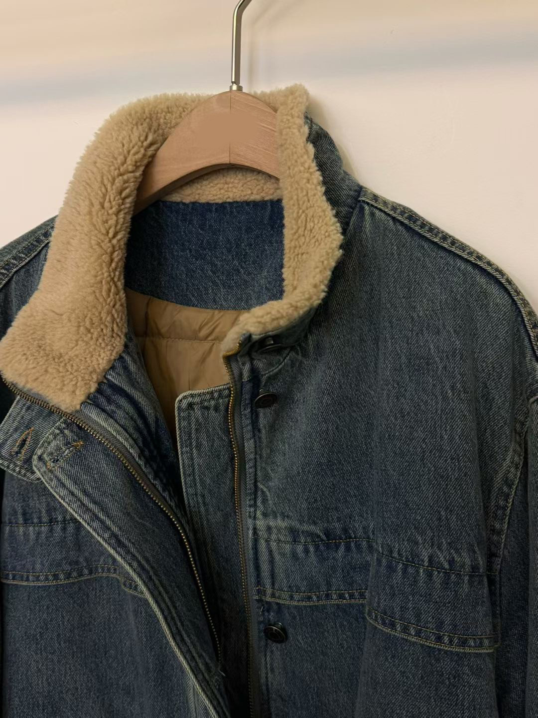 拼接QQ毛領片造型內鋪棉牛仔外套