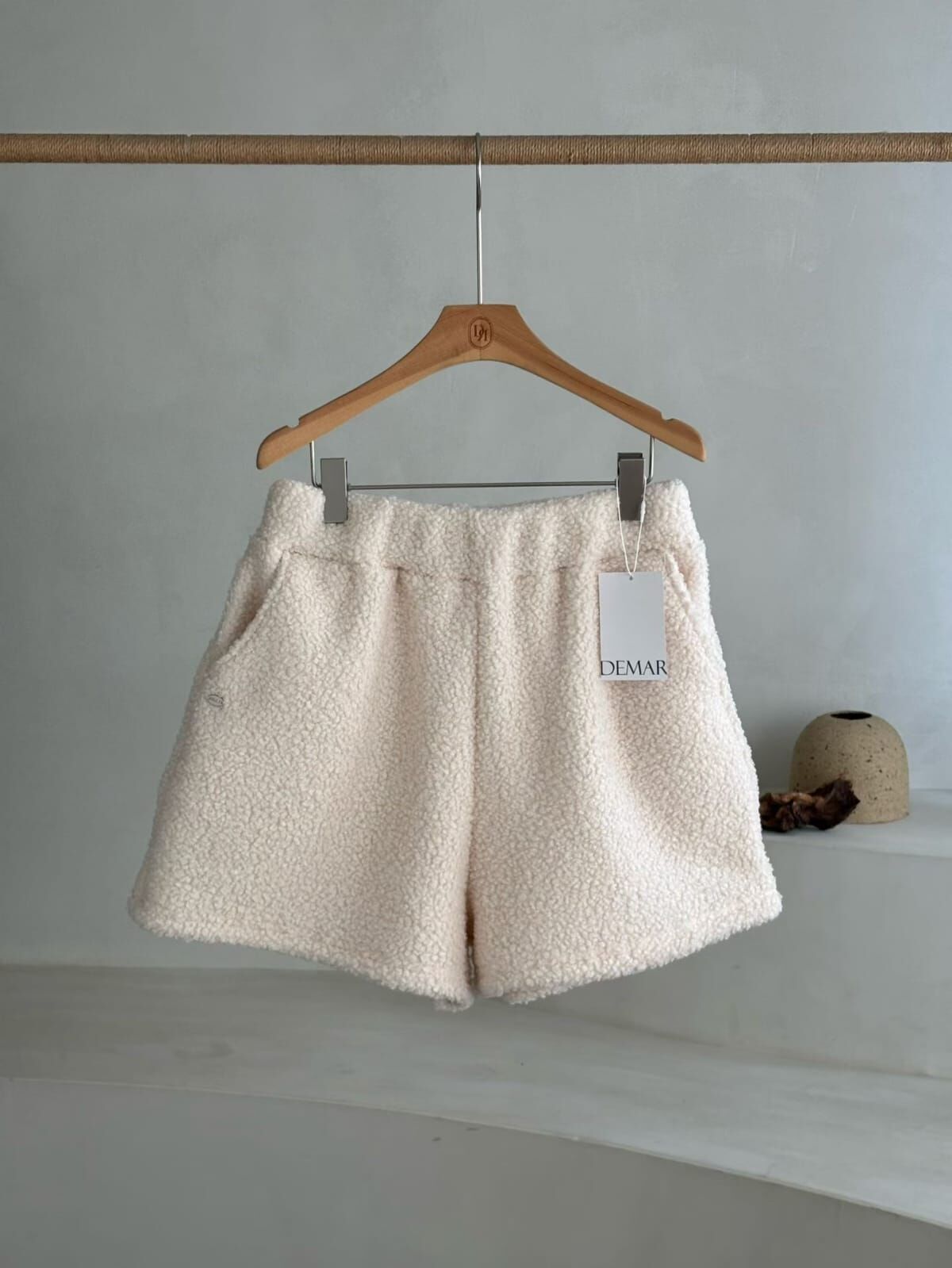 DM5306 羊羔毛毛高腰A字短褲