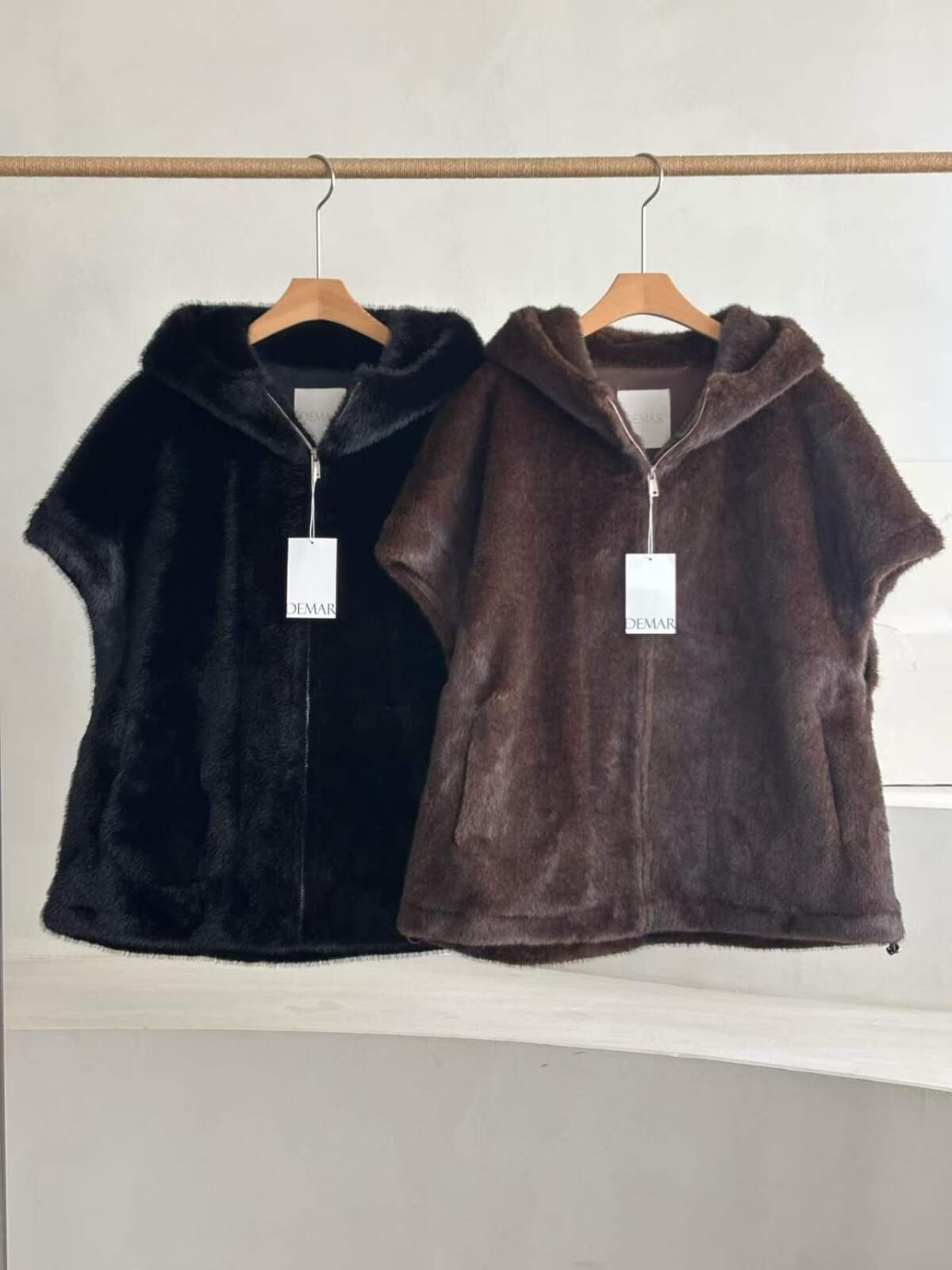 DM5321 光澤毛毛連帽拉鏈飛飛袖外套