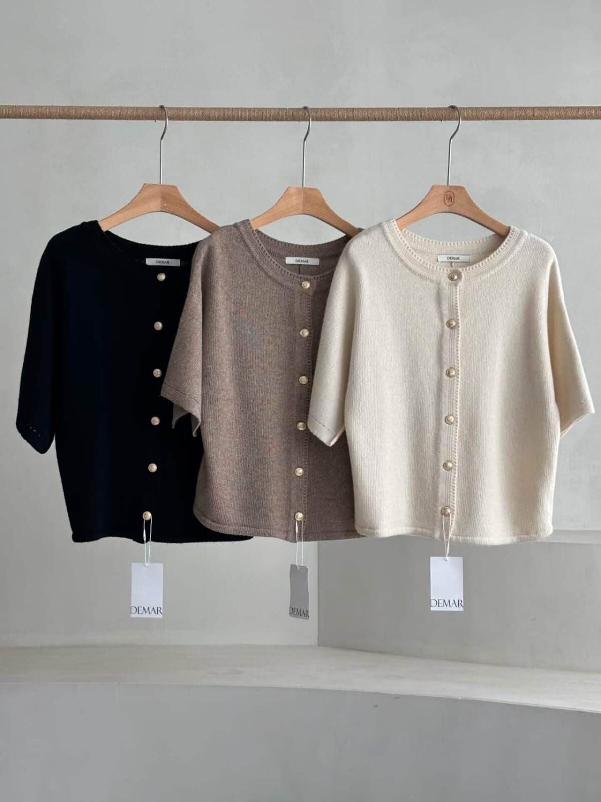 DM5326 金排扣圓領軟綿短袖上衣