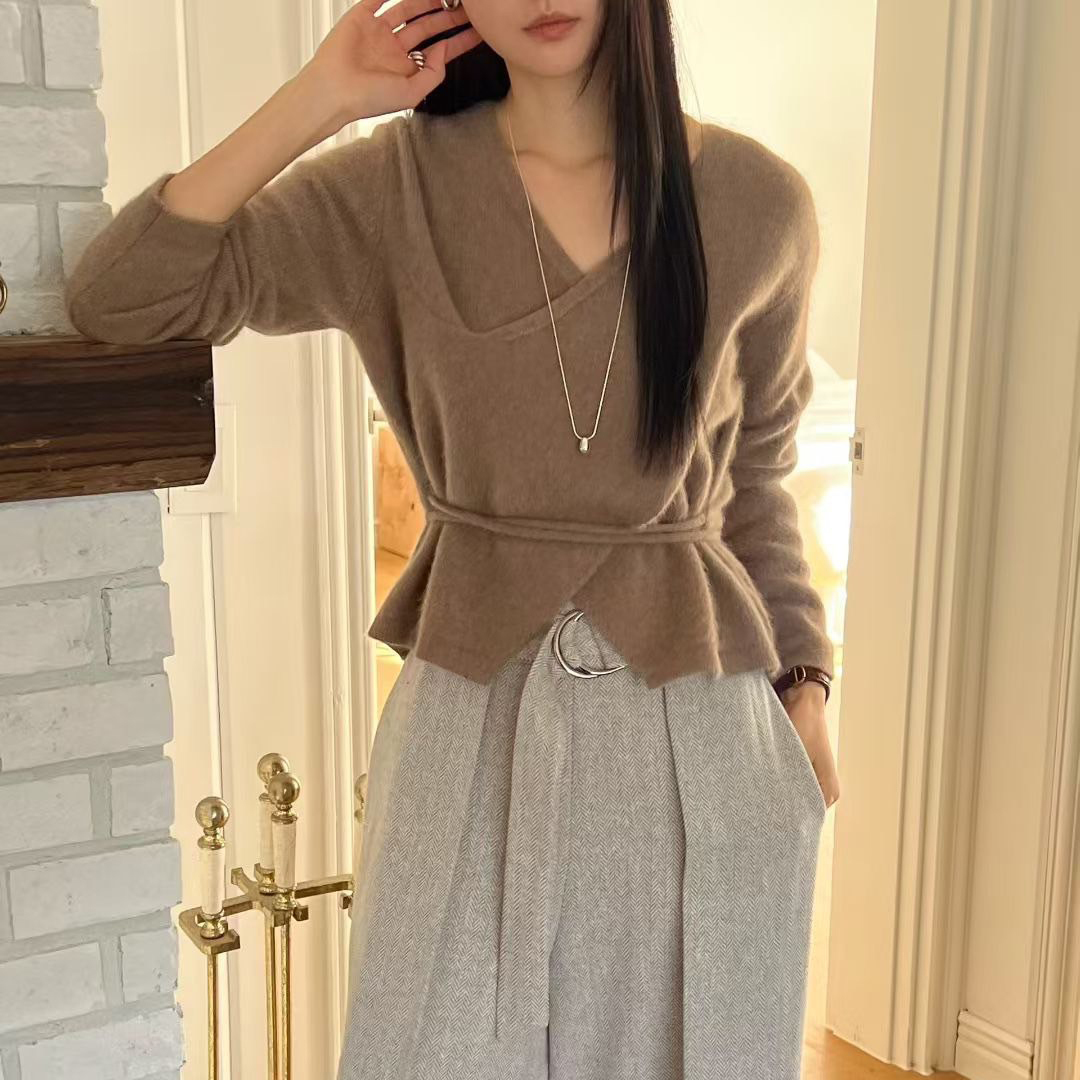 溫暖浣熊毛不對稱交疊V領造型毛衣-附綁帶 / 4色