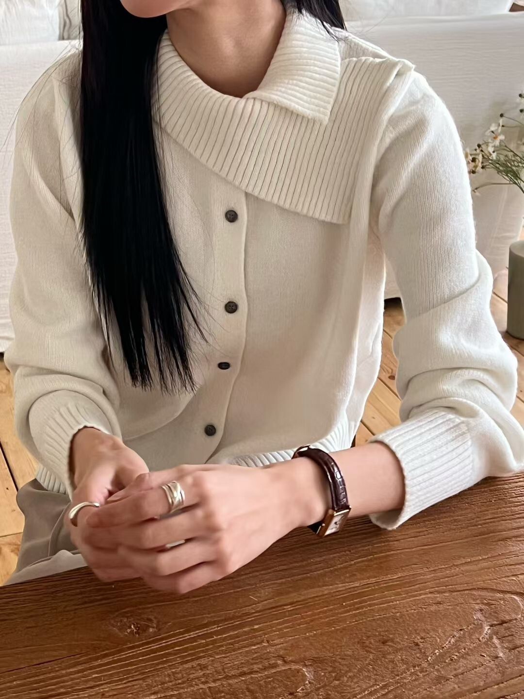 不對稱領片造型排釦針織上衣罩衫 / 4色