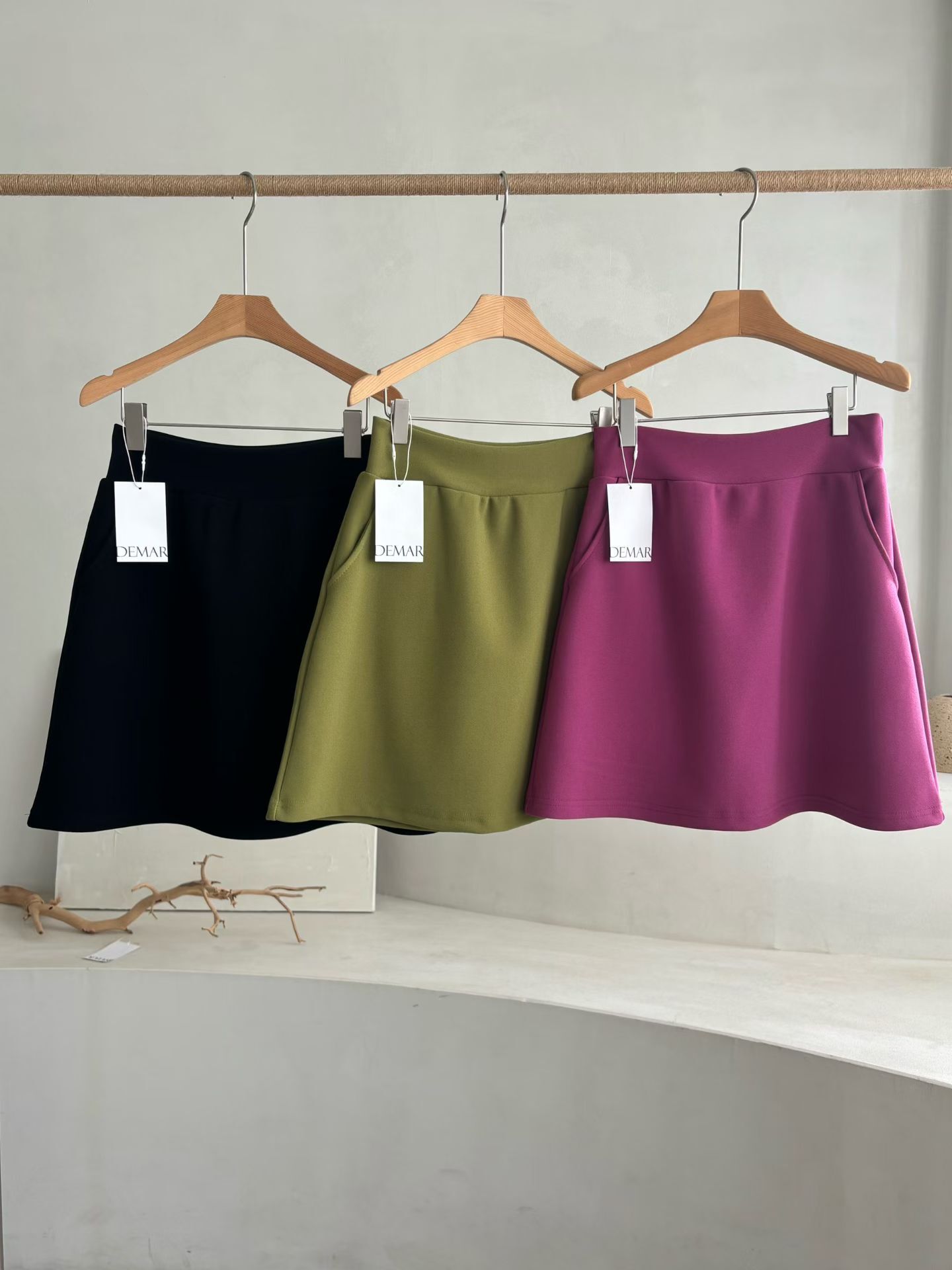 DM5331 高腰A字波浪裙擺短裙