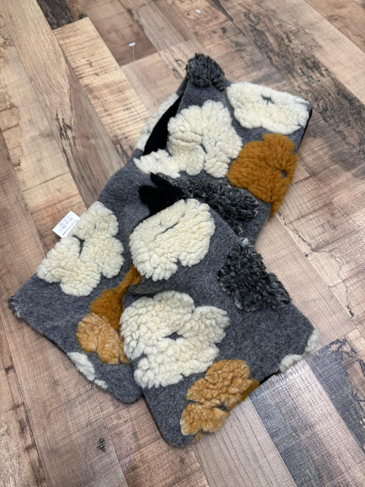 絨毛花花頸巾 A0612161 (可連衫褲夠$500免運*單一訂單*)