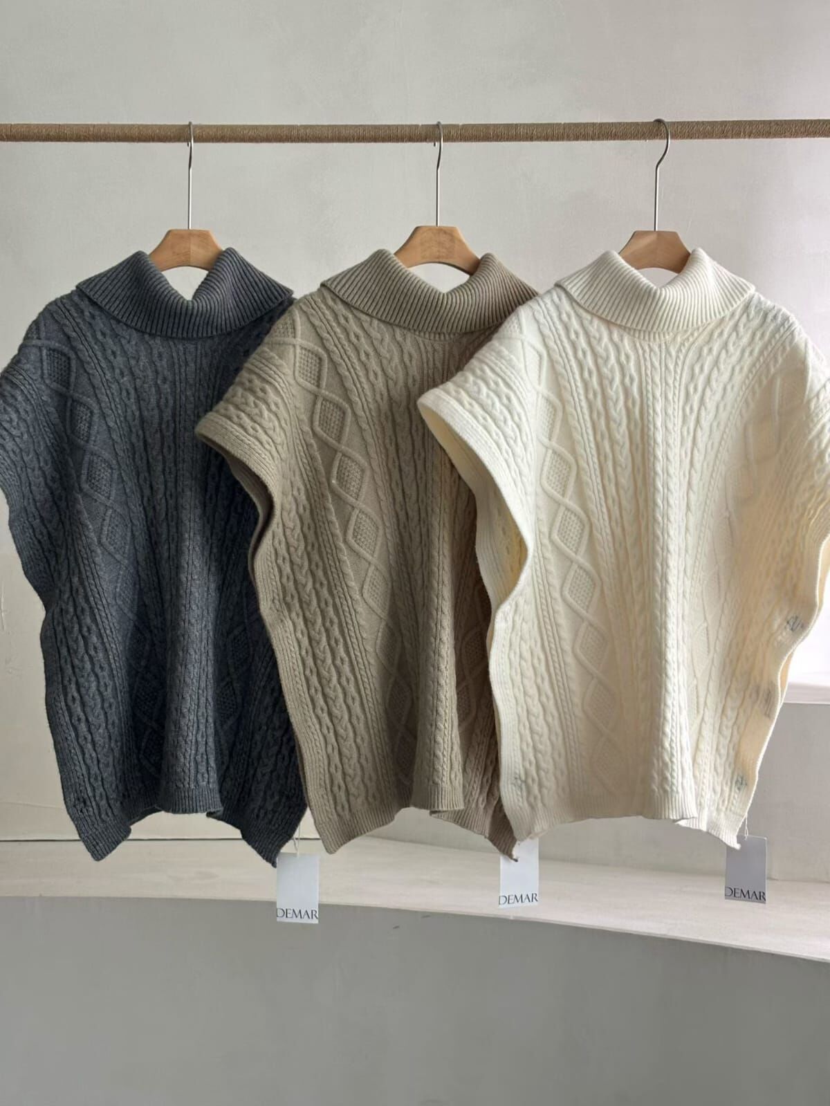 DM5353 坑紋麻花翻企領背心馬甲