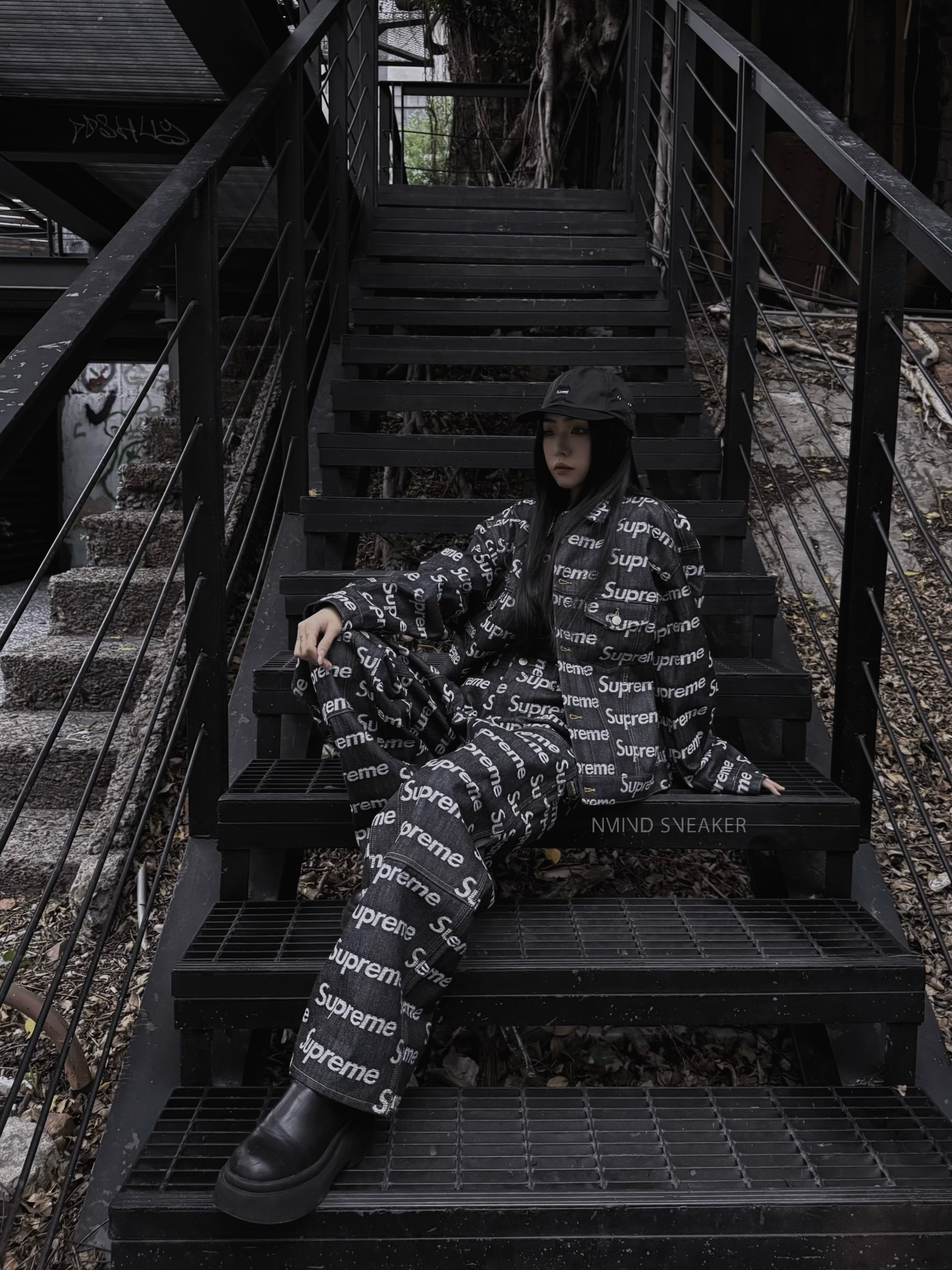 <快速出貨> Supreme 滿版刺繡單寧雙膝褲