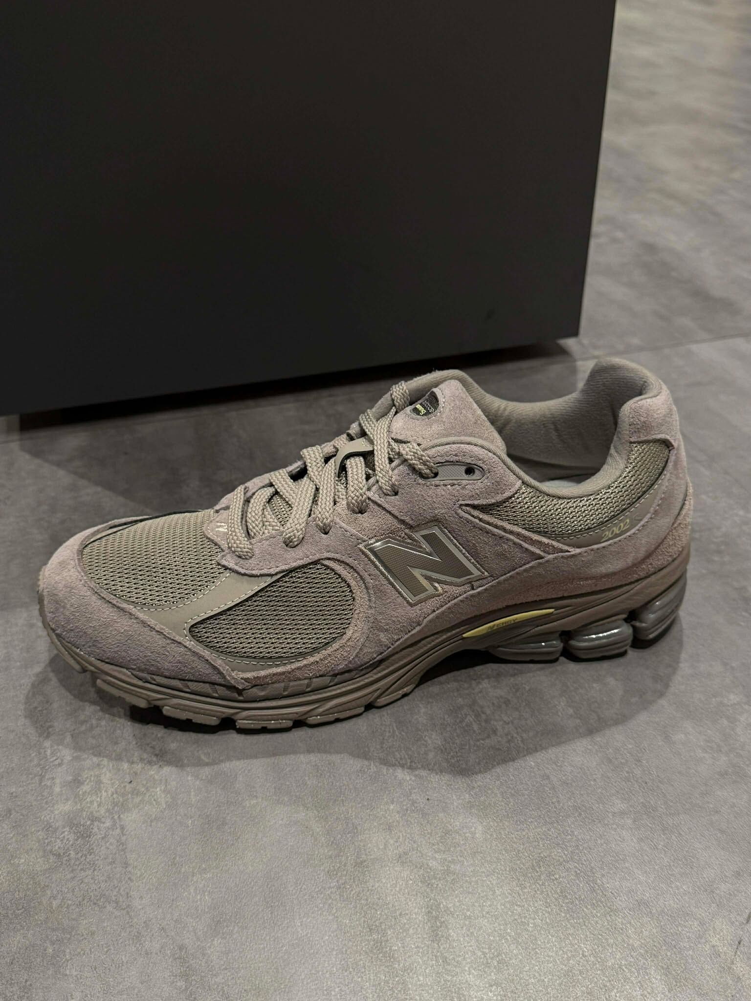 NEW BALANCE 2002R 麂皮 緩震 休閒鞋 深灰 U2002RH / 奶茶 U2002RP