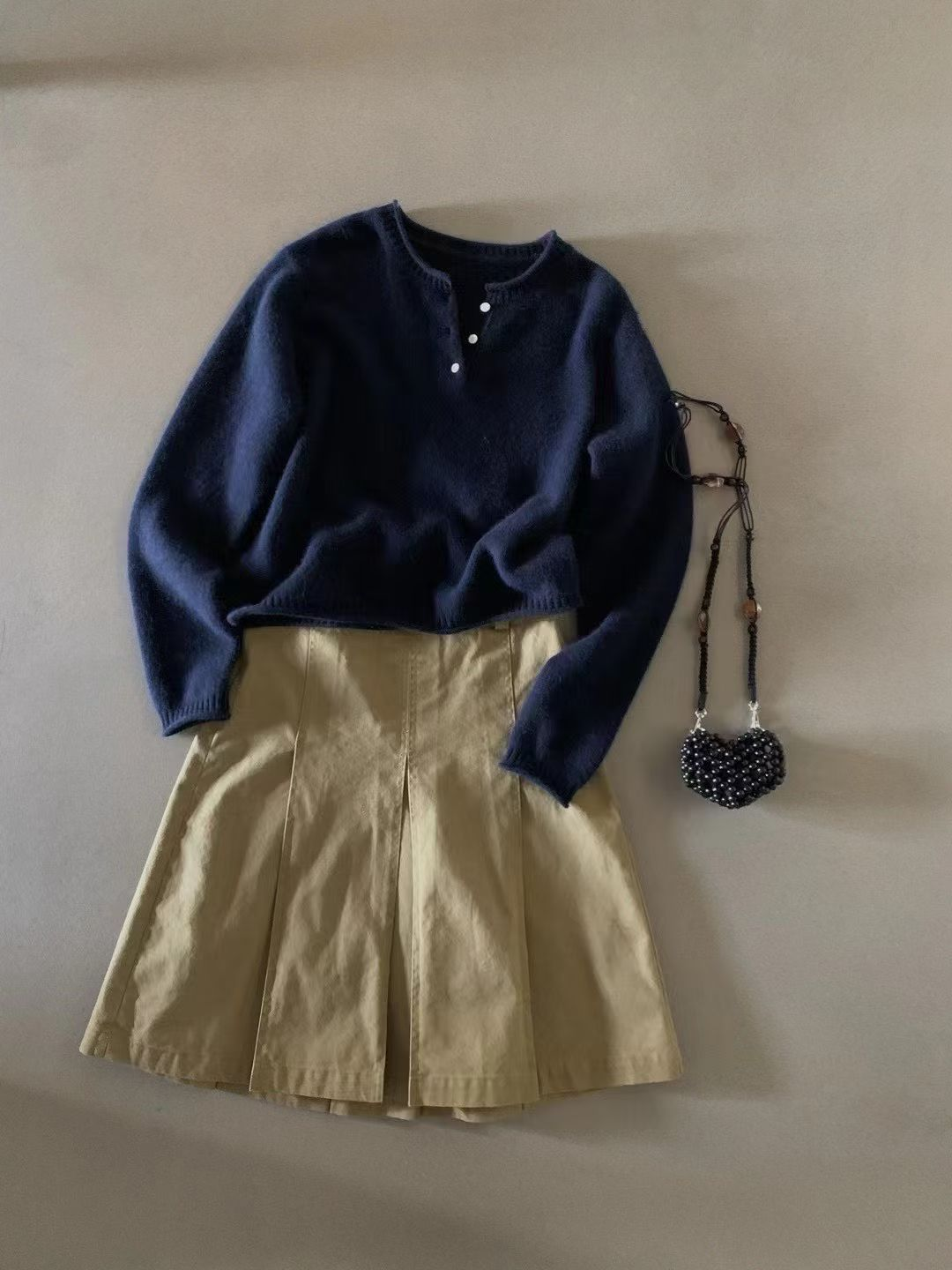 圓領排鈕針織上衣(深藍色)