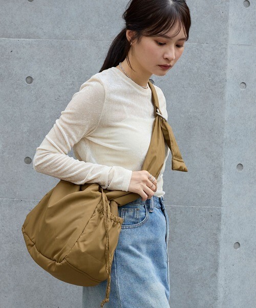 KTQ STORE ‧ MONO-MART 抽繩單肩包