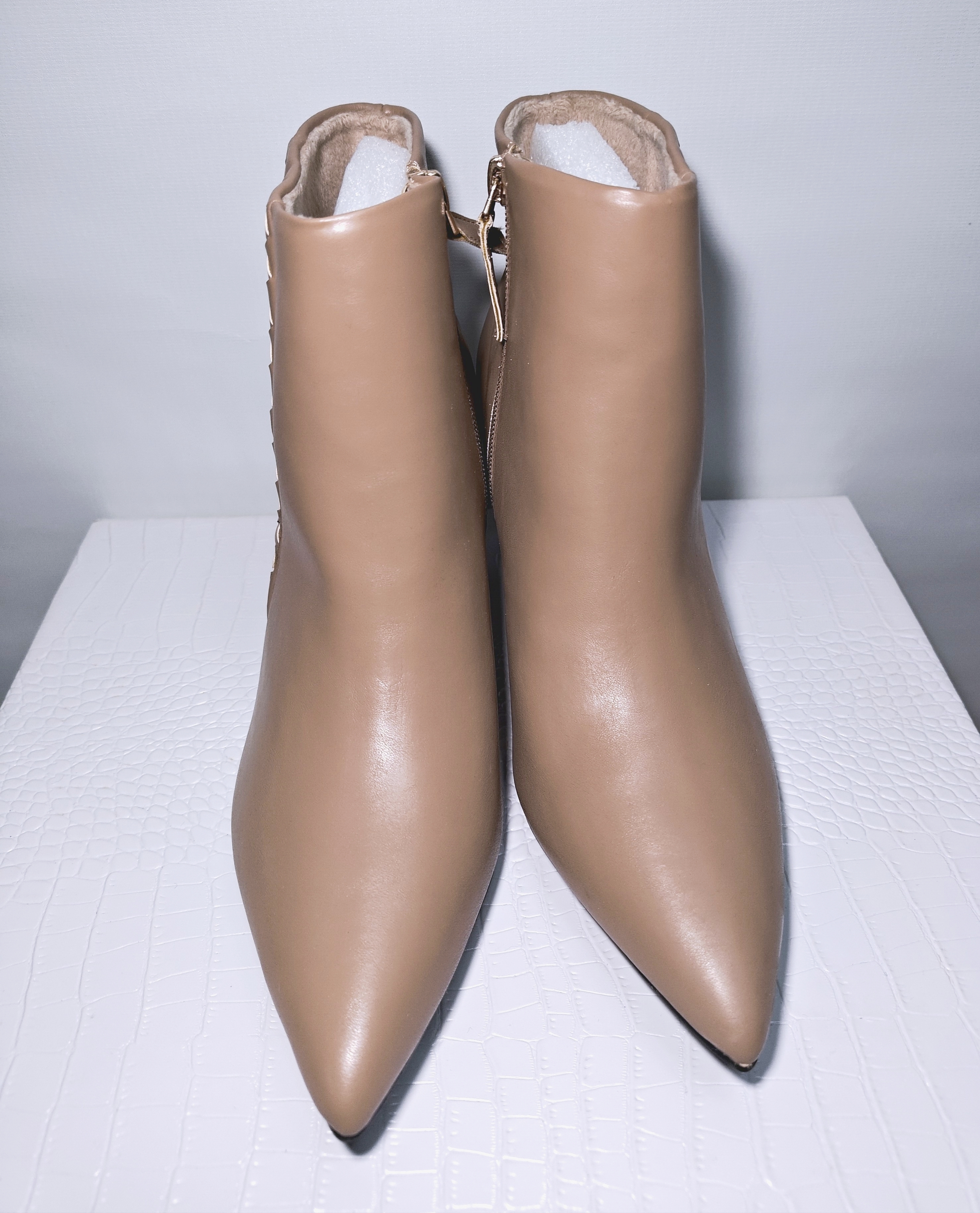 39碼限量 編織飾帶尖頭貓跟短靴 S8