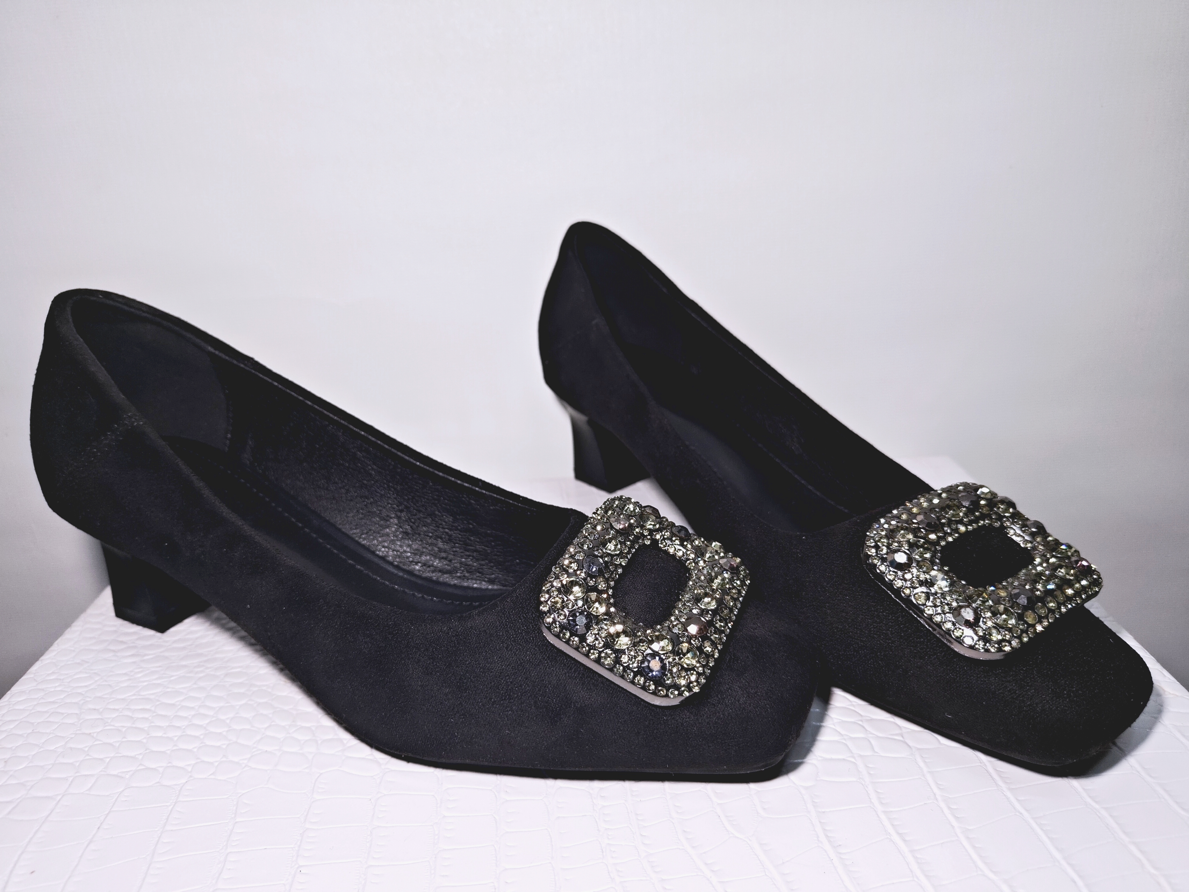 39碼 經典水鑽飾釦優雅跟鞋 S7