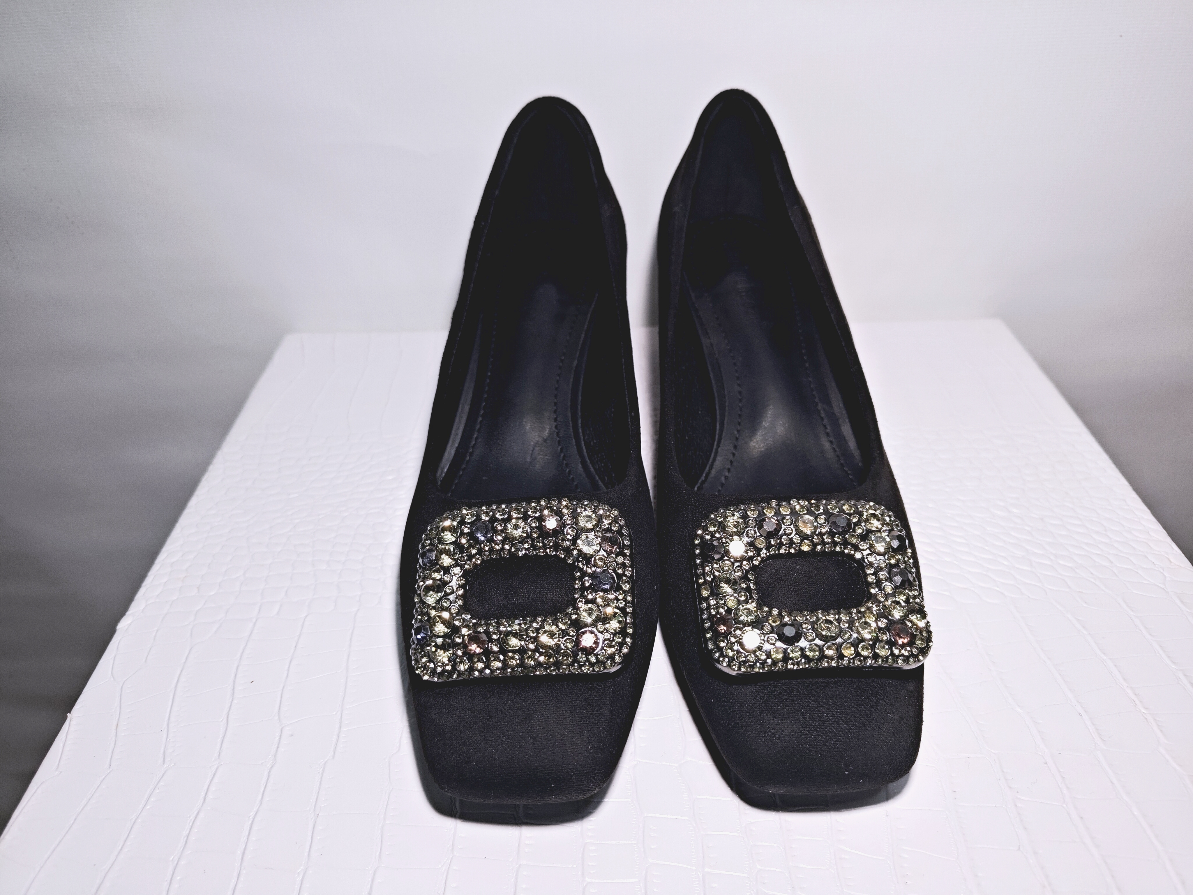 39碼 經典水鑽飾釦優雅跟鞋 S7