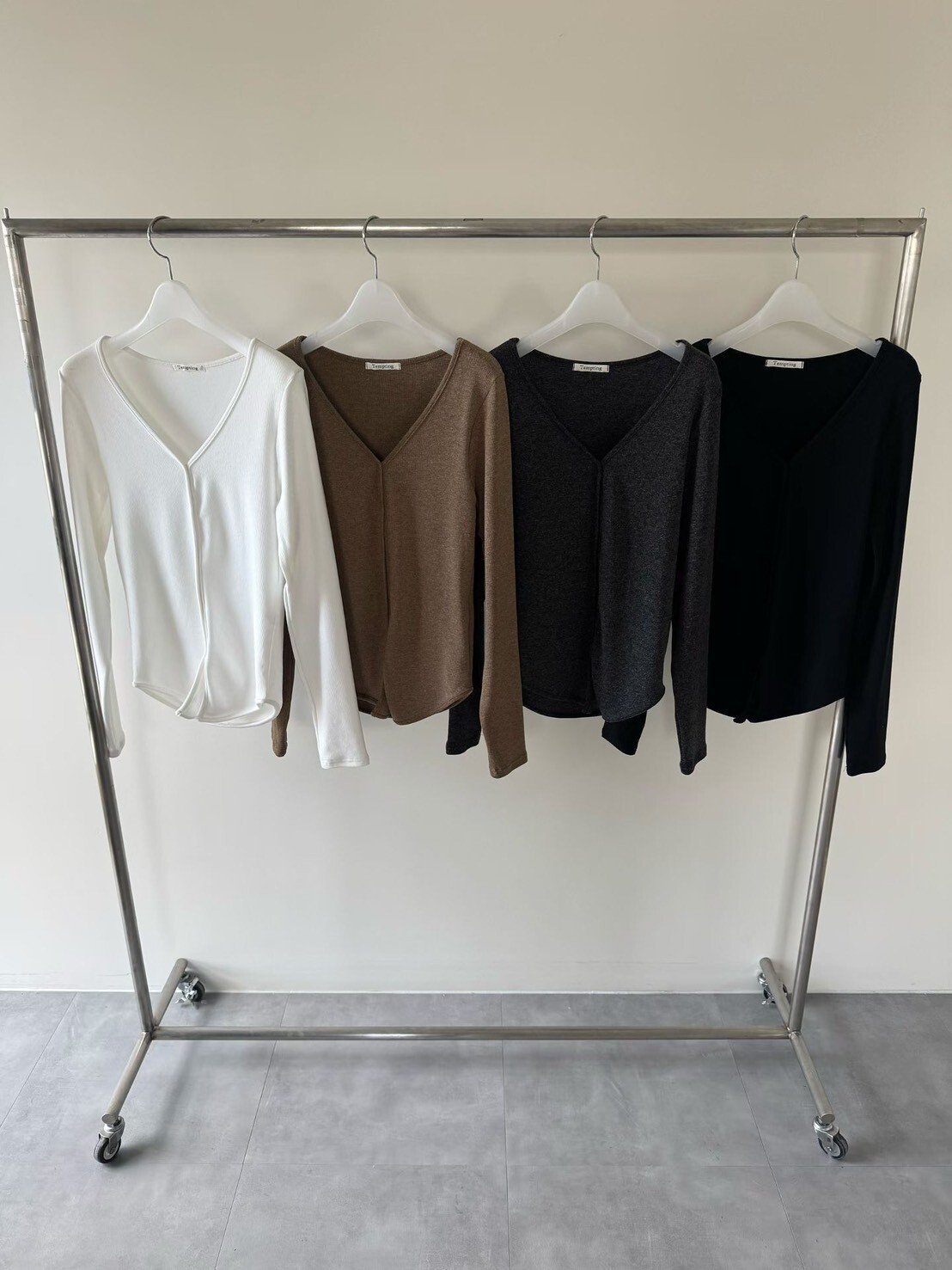 #AD69大V車線打底衣(白/咖/黑/墨)