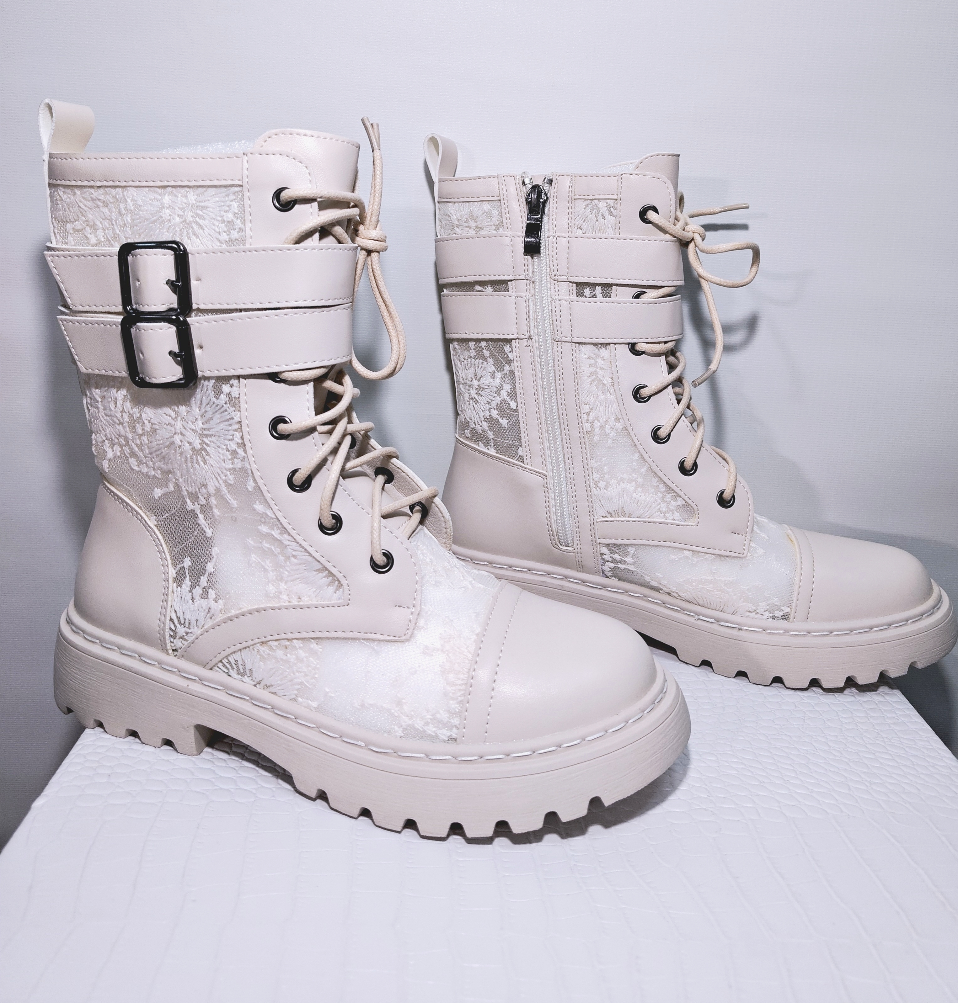 37碼 米白色透視織花馬丁靴 S13