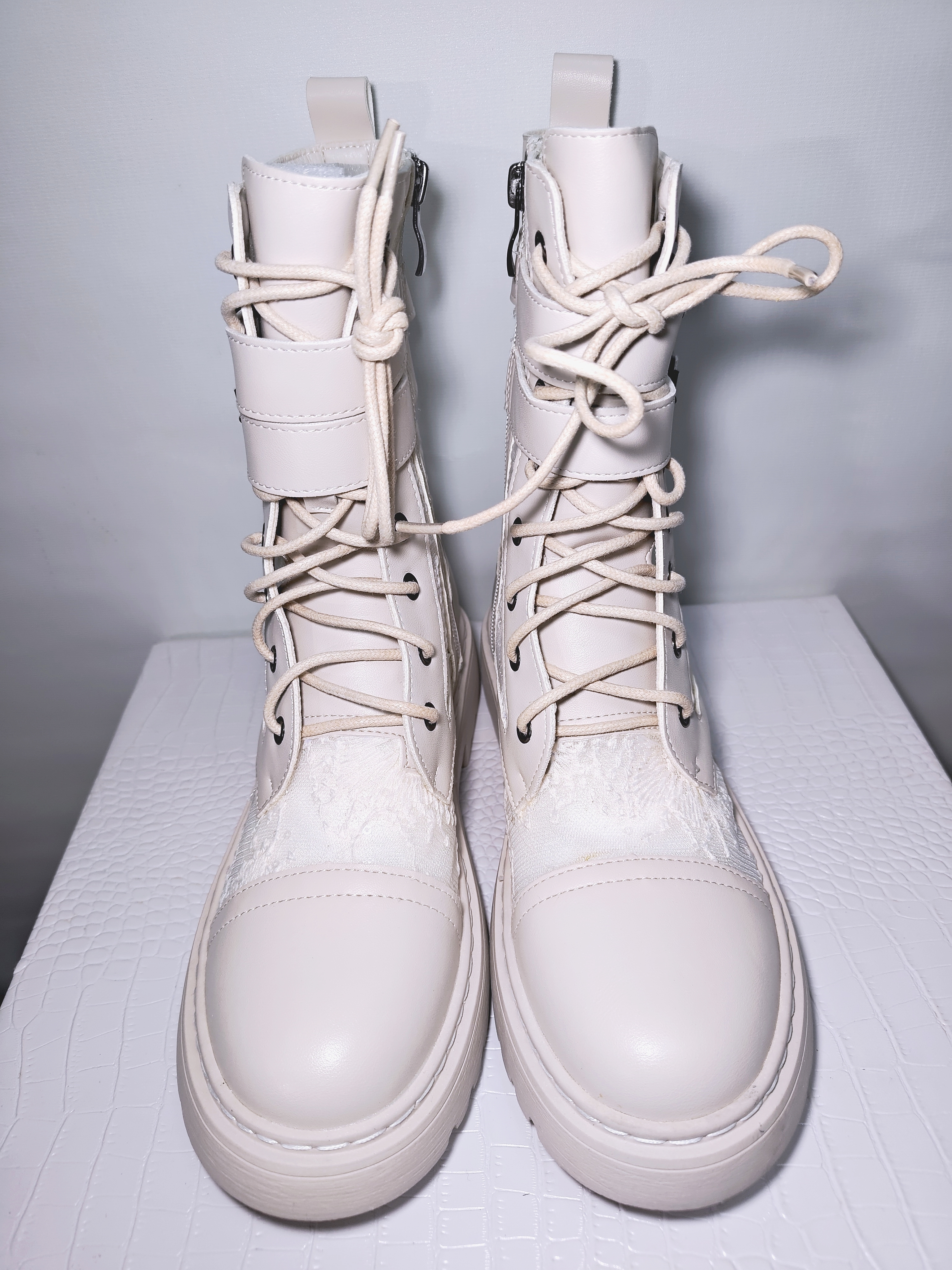 37碼 米白色透視織花馬丁靴 S13