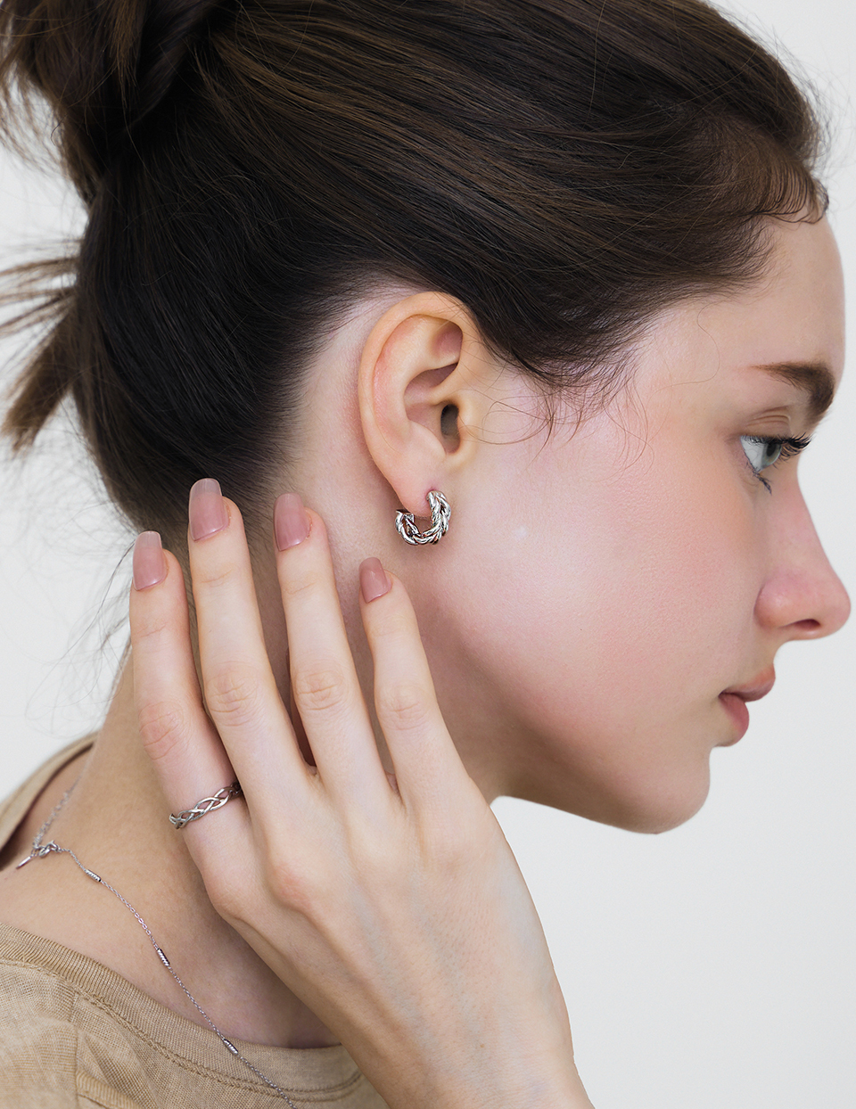 鏡面麻花交織。針式耳環