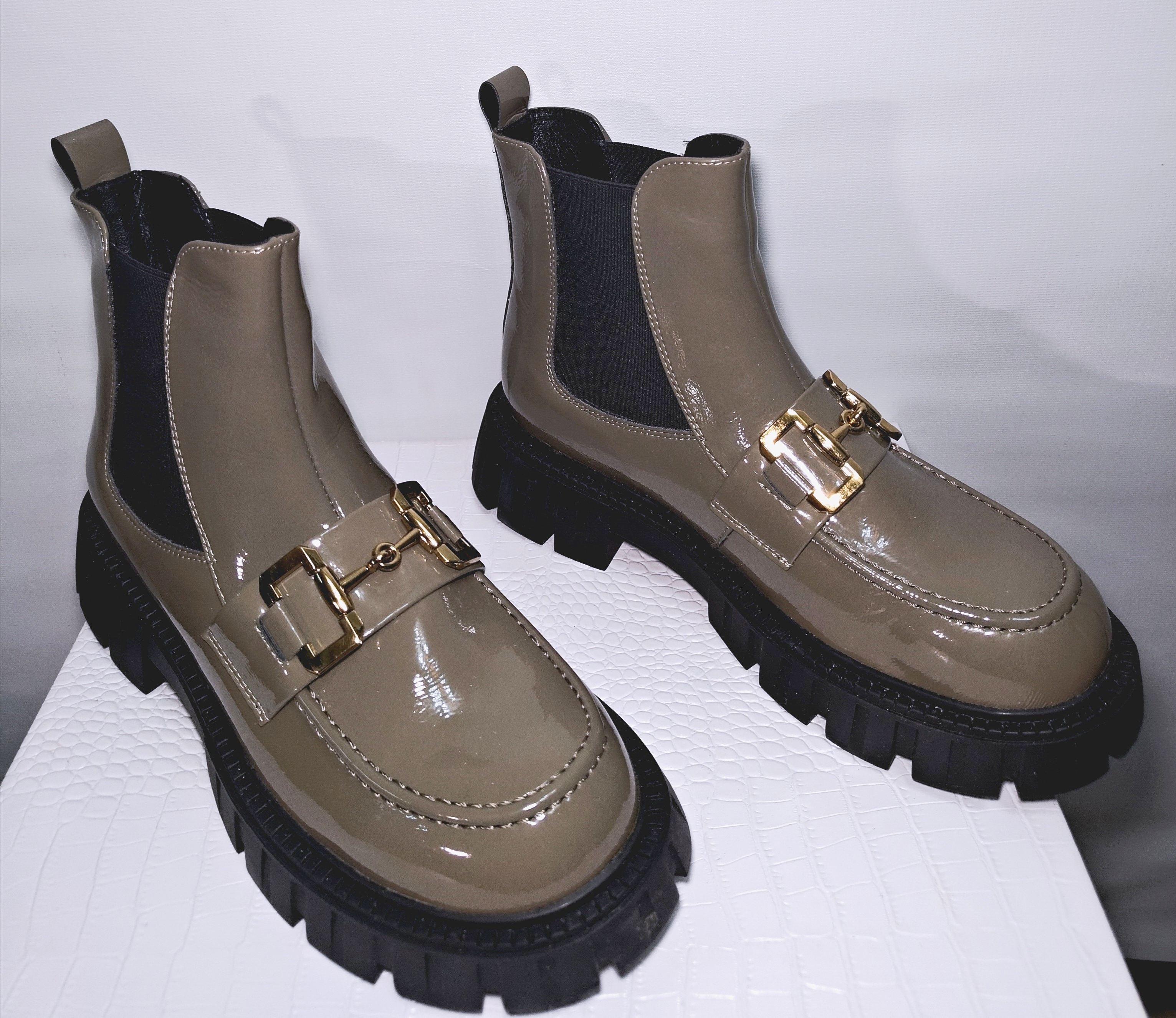 40碼 馬銜釦亮皮厚底切爾西靴 S15