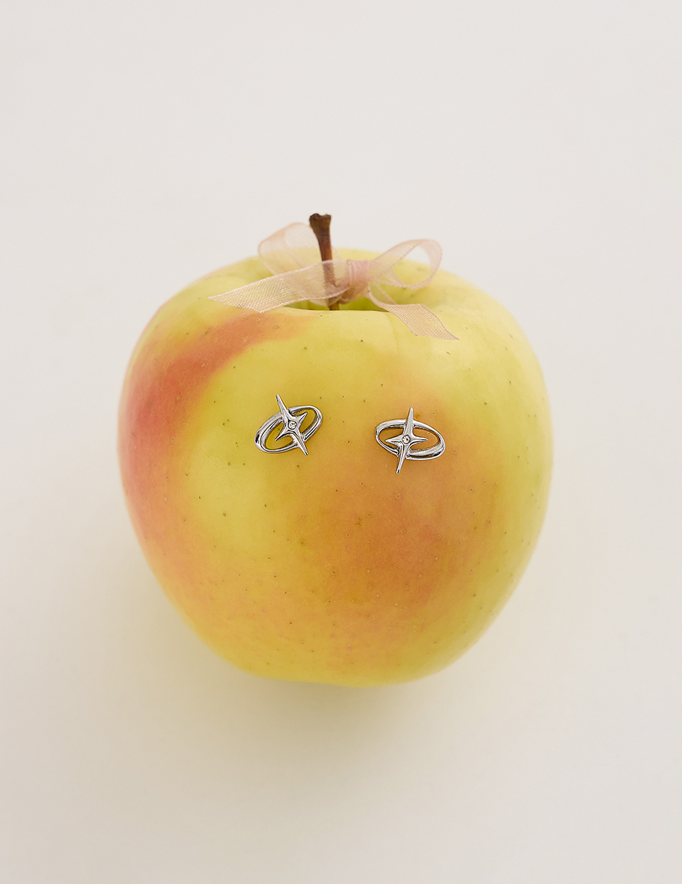 【鈦鋼】單鑽十字。針式耳環