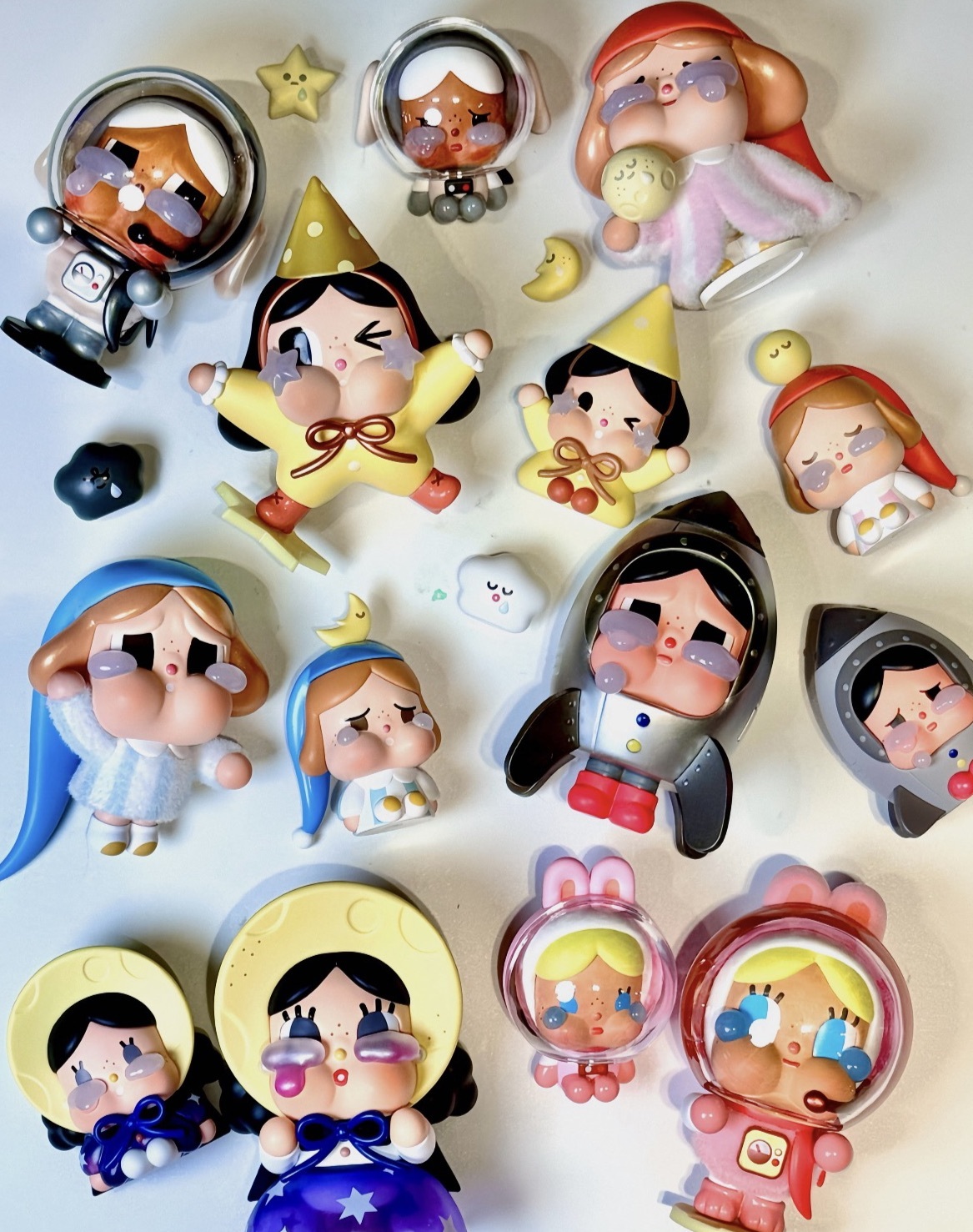 泡泡瑪特 POP MART CRYBABY 出走的月亮系列 盲盒