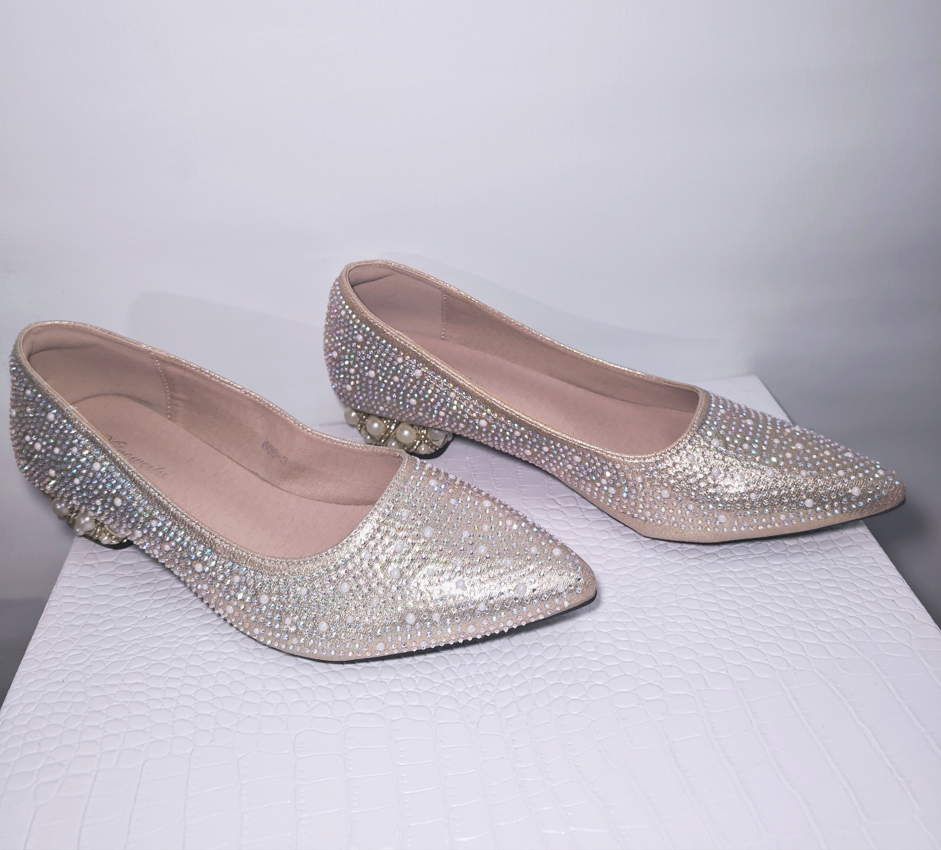 39碼 珍珠低跟尖頭平底鞋 S18