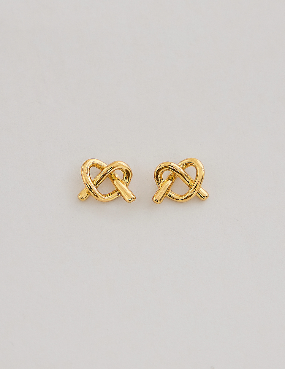 心型蝴蝶餅。針式耳環(金)