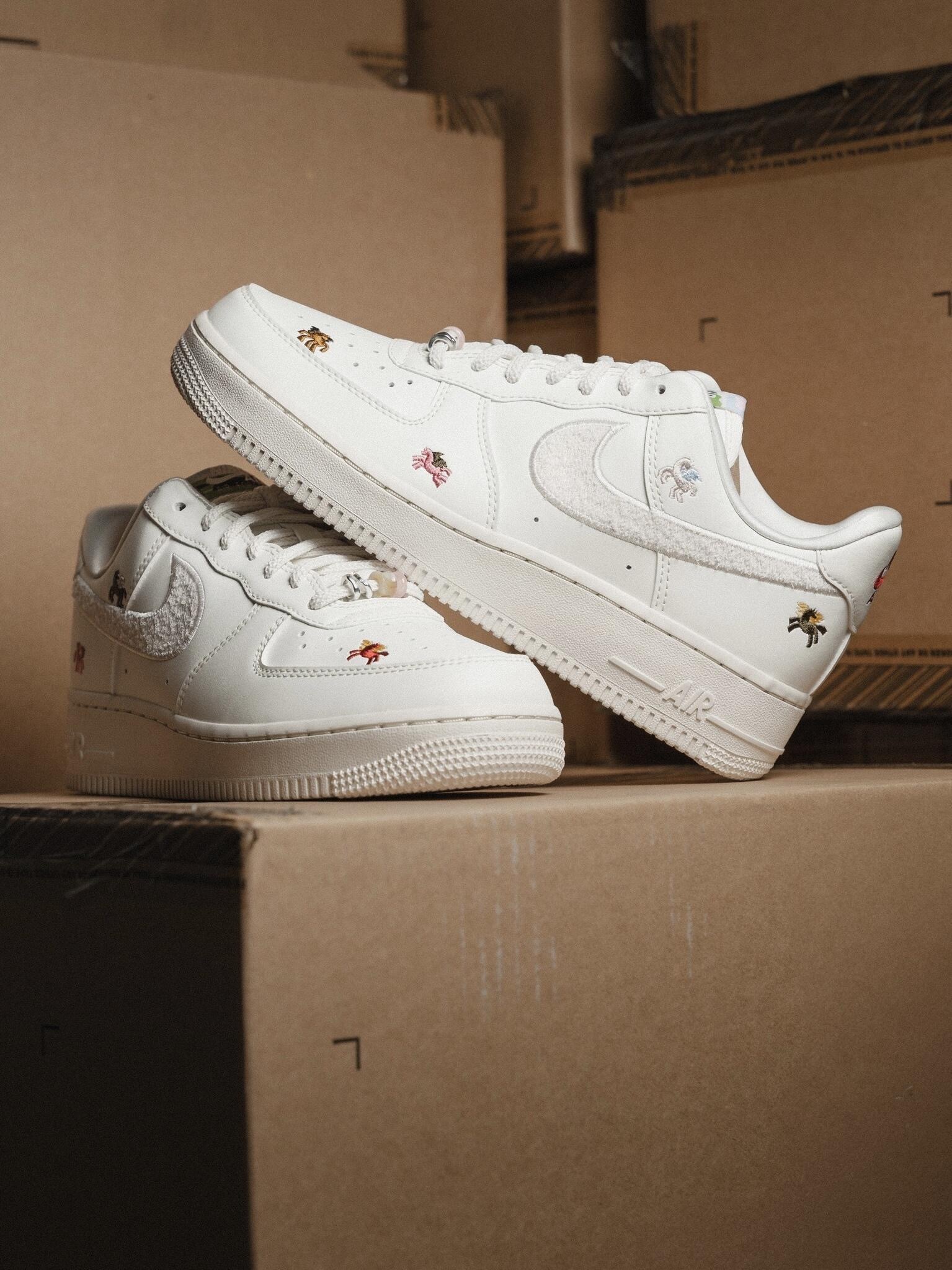 【預購】Nike Air Force 1 "CNY" 2026 馬年 AF1 新年限定款 飛馬 小刺繡 女鞋 IQ1143-100