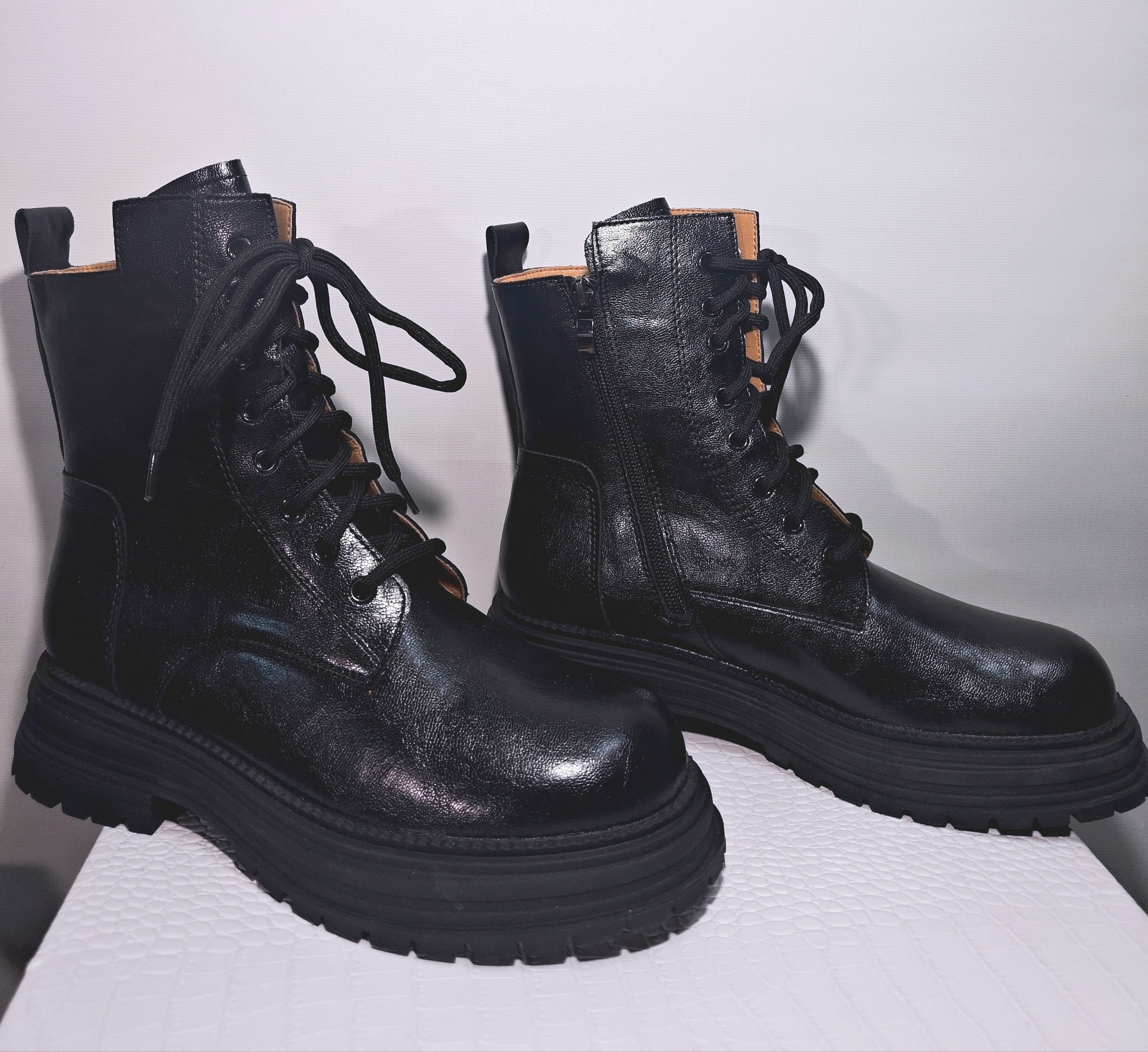 39碼 黑色經典綁帶馬丁靴 S21