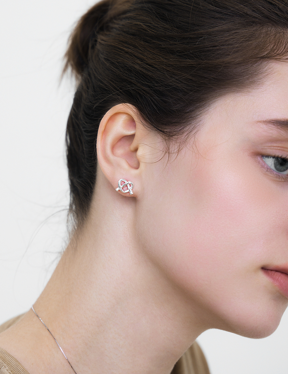 心型蝴蝶餅。針式耳環(銀)