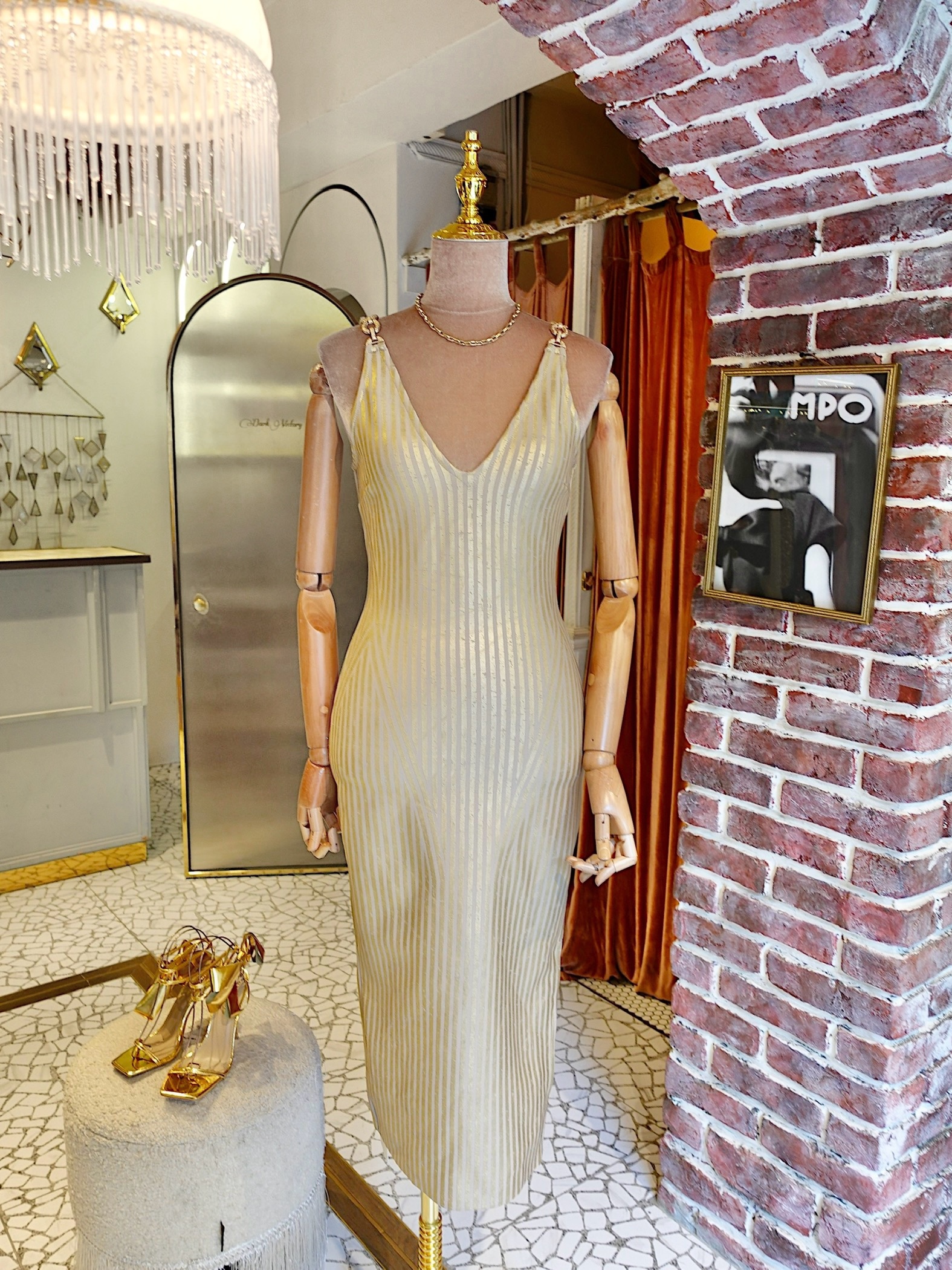 Golden Glam燙金V直紋金色鏈肩帶Midi Dress