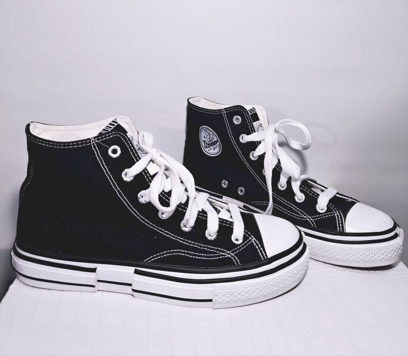 37碼 黑白撞色底高筒帆布鞋 S32