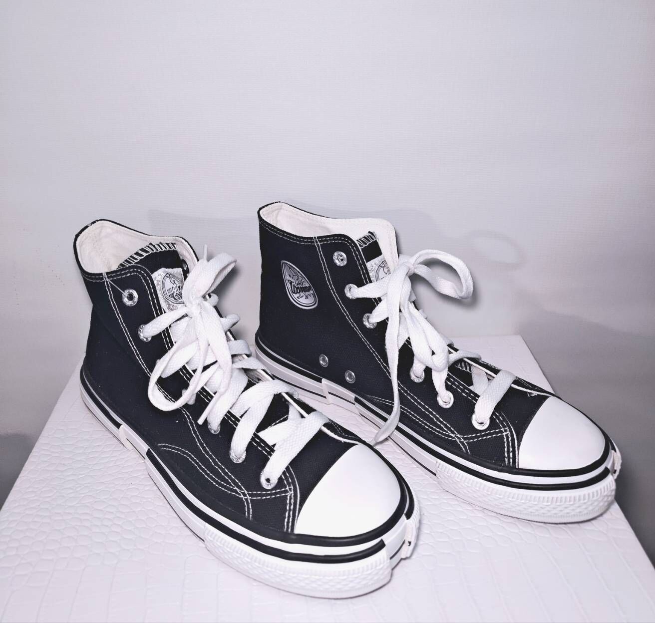 37碼 黑白撞色底高筒帆布鞋 S32