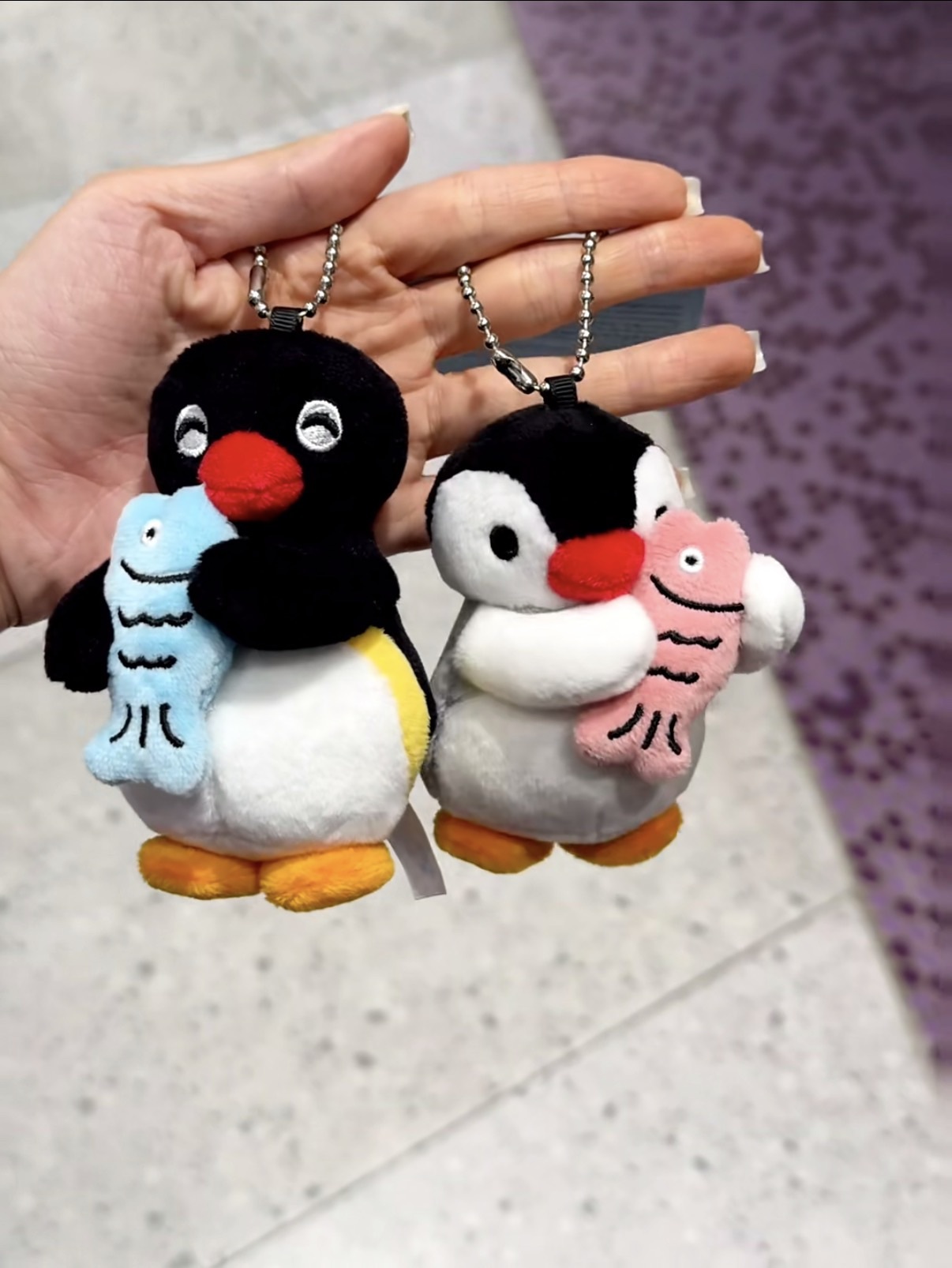 <正版授權>PINGU 愛心磁吸 抱魚款 雨衣款 兄妹 吊飾 掛件