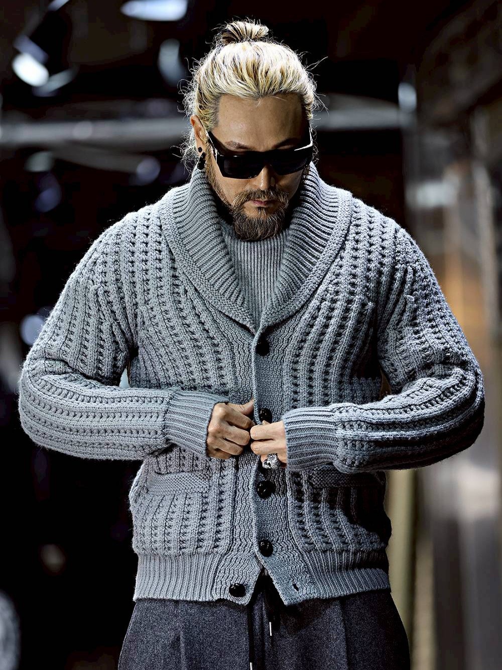 肌肉型披肩領羊毛針織開襟衫