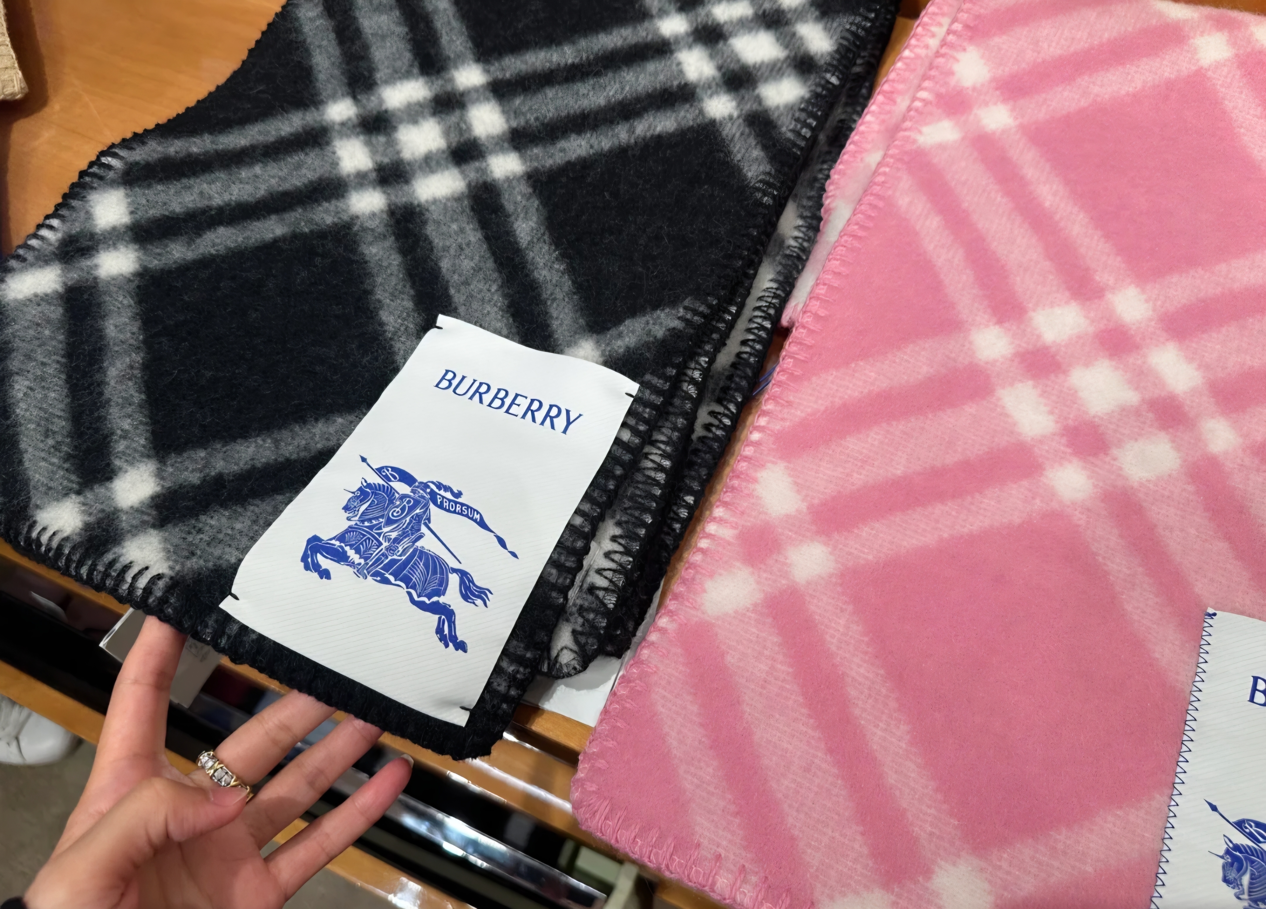 BBR 經典格仔 戰馬logo 圍巾