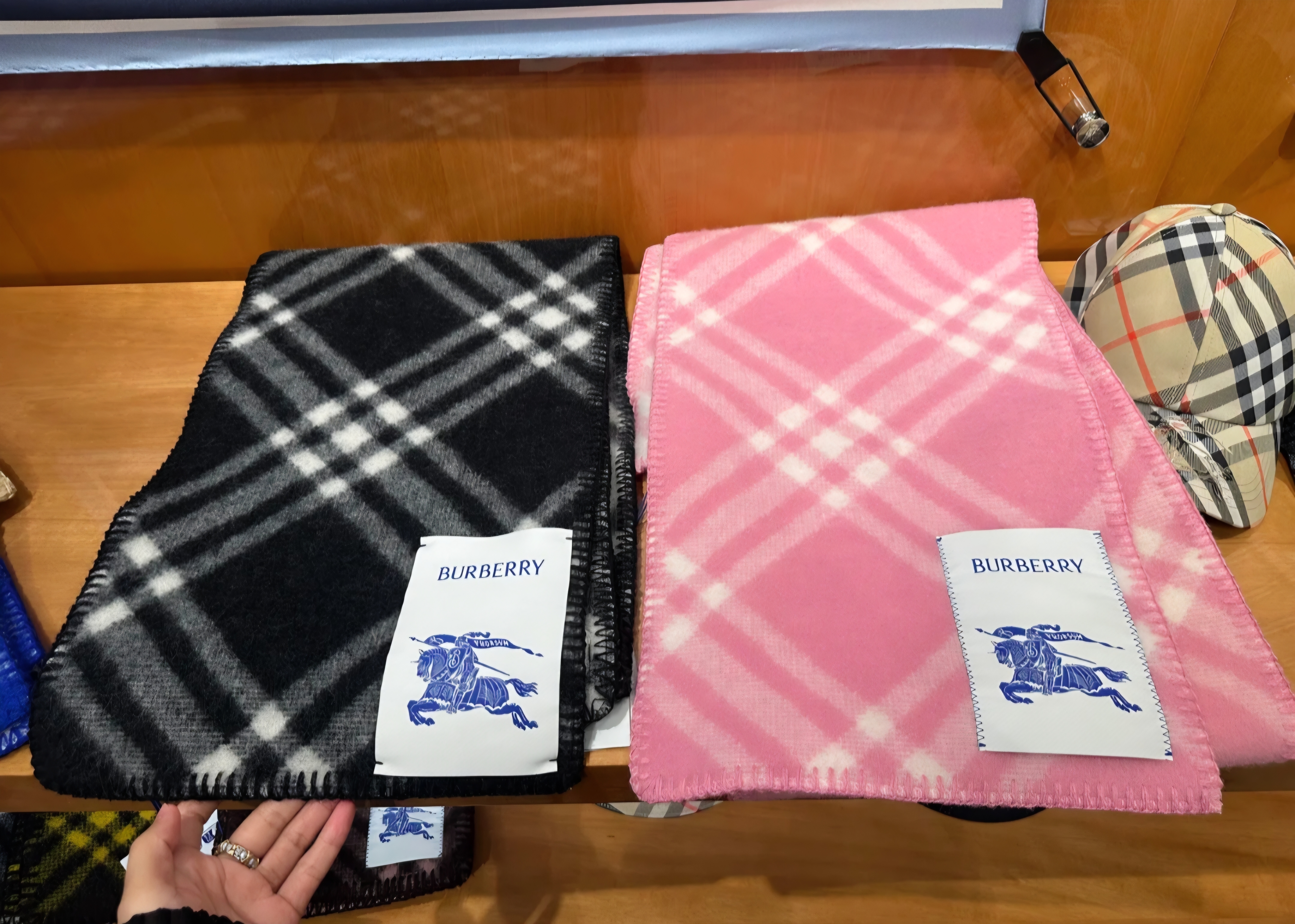 BBR 經典格仔 戰馬logo 圍巾