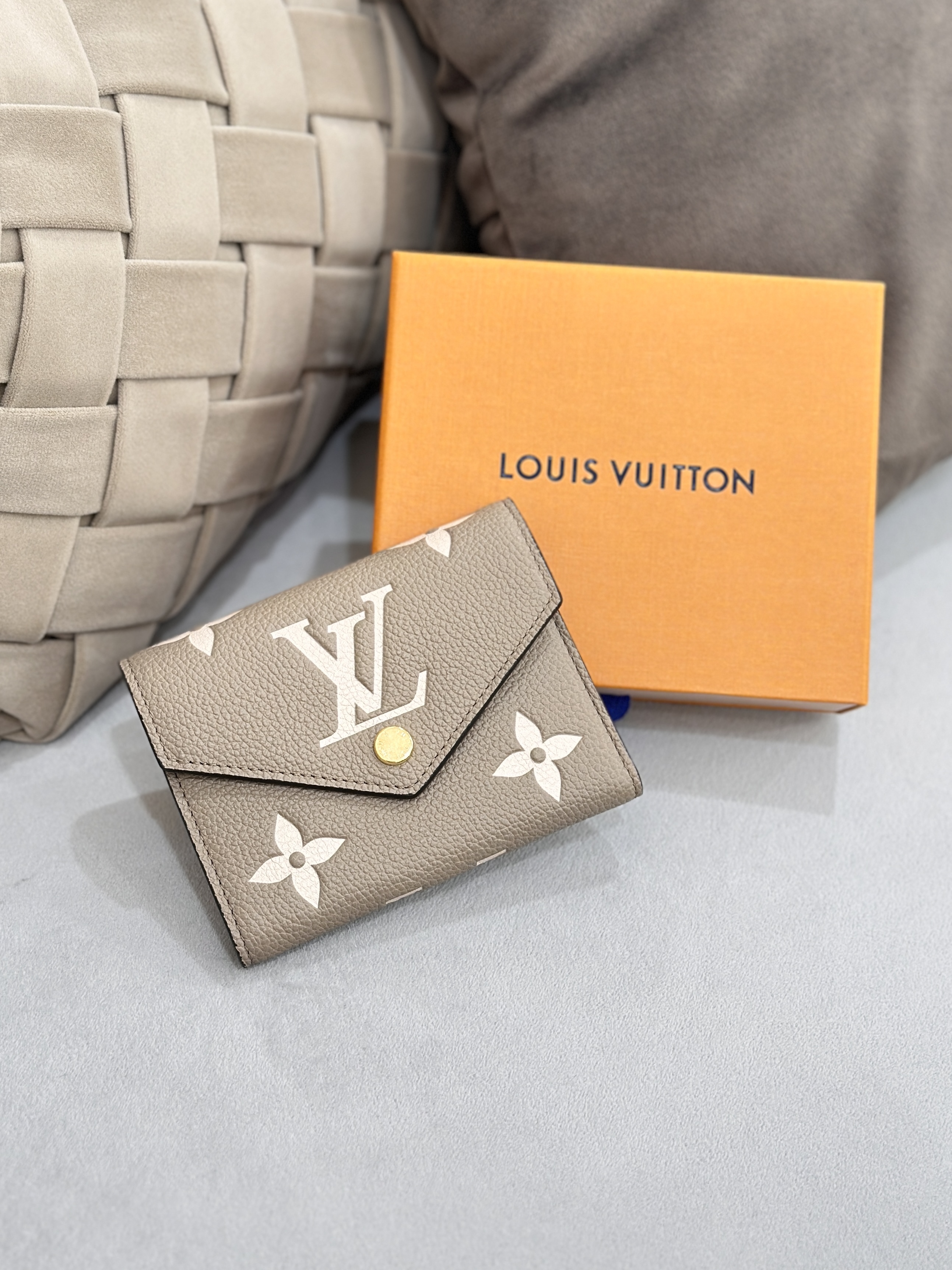 LOUIS VUITTON Victorine Wallet M81861