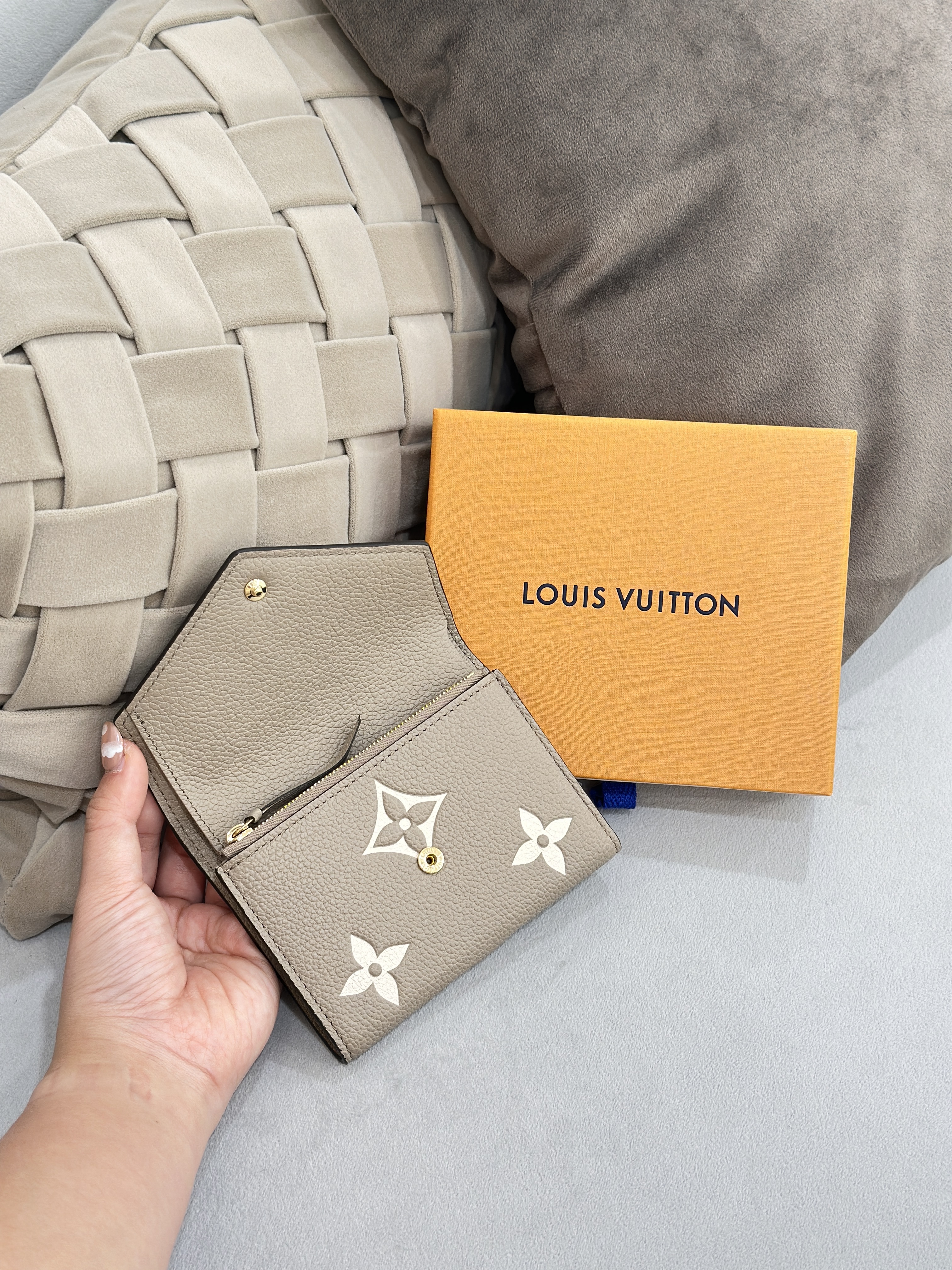 LOUIS VUITTON Victorine Wallet M81861