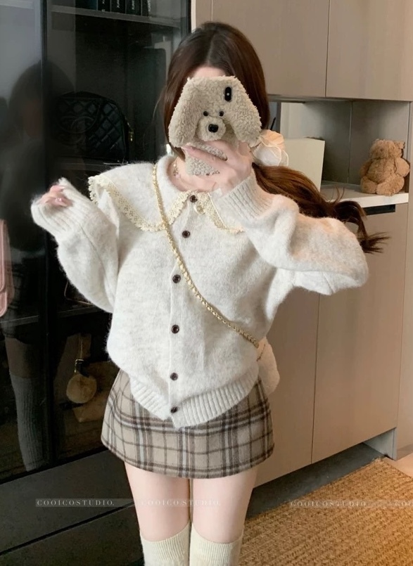 翻領蕾絲邊排釦針織衣