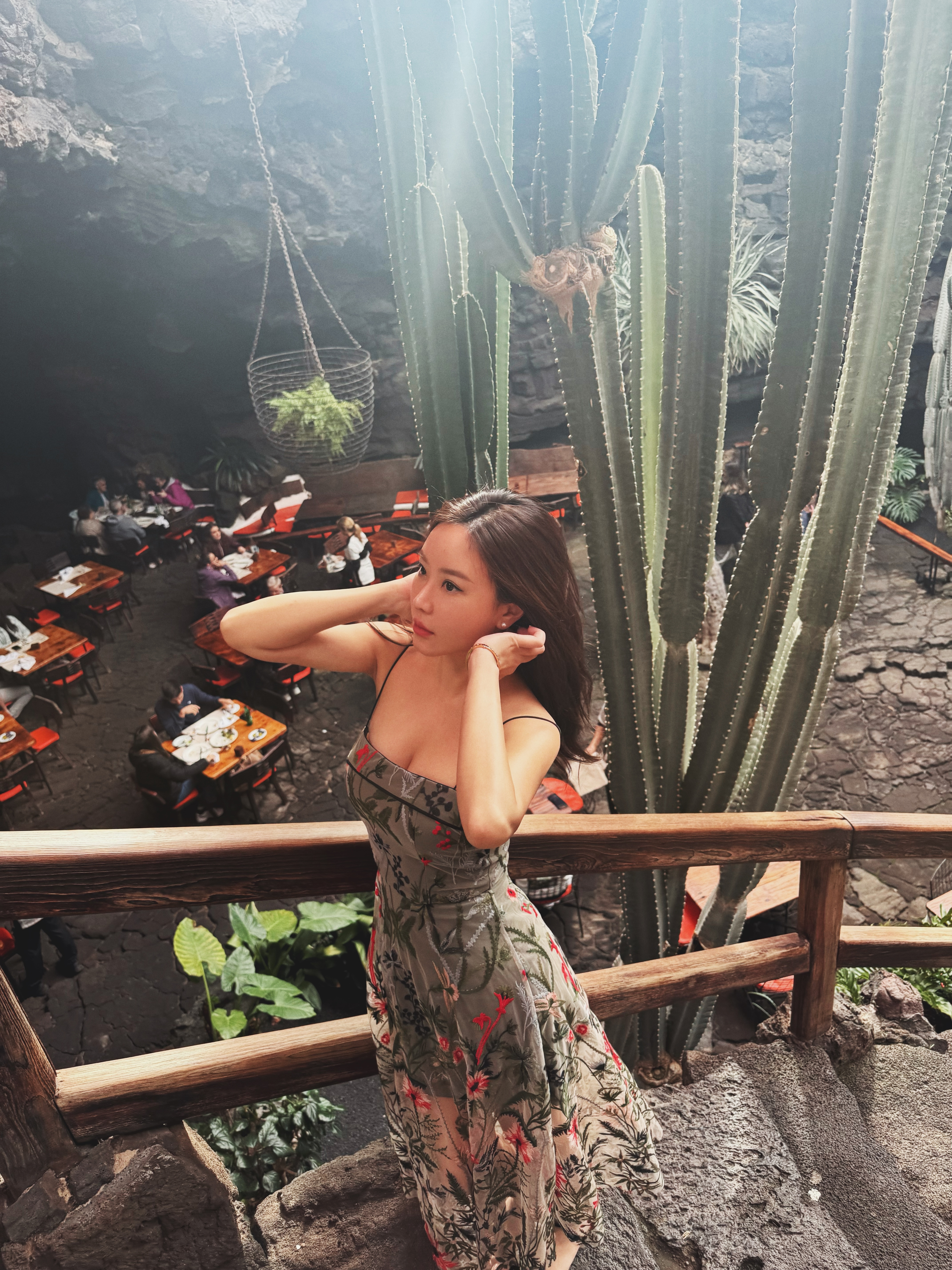 Forest garden 迷霧森林 細肩帶刺繡洋裝