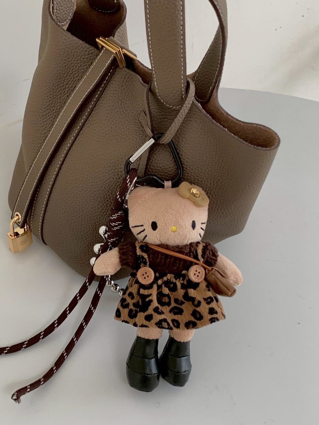 B12107 超可愛的烤焦kitty吊飾$