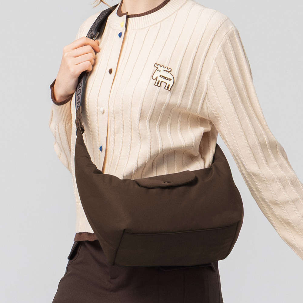 瑞典雲朵包系列｜防潑水 雲朵 牛角流浪包(巧克力)M