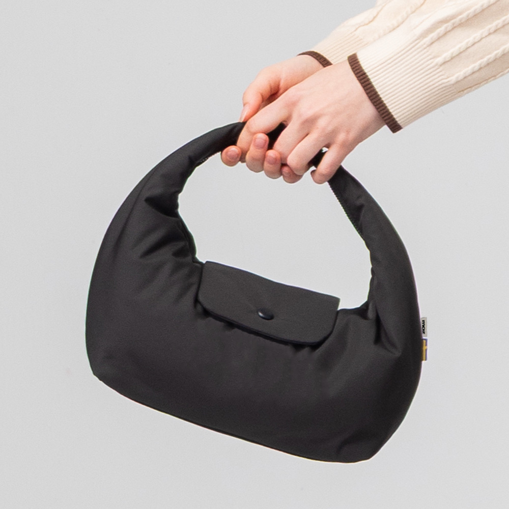 瑞典雲朵包系列｜防潑水 雲朵 牛角流浪包(黑)M