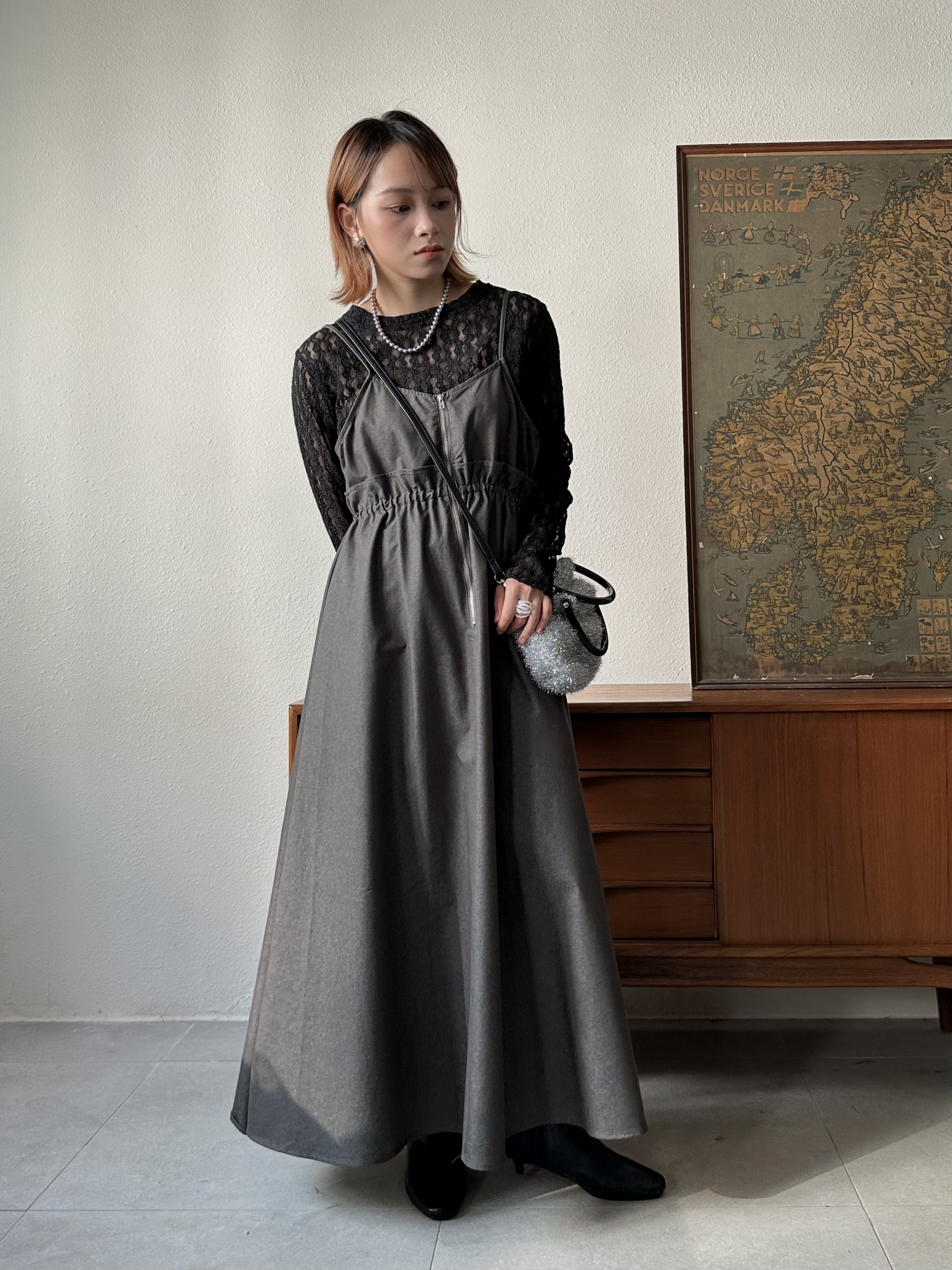 顯瘦 ！垂墜感高腰仿牛仔布吊帶裙 - OP53794