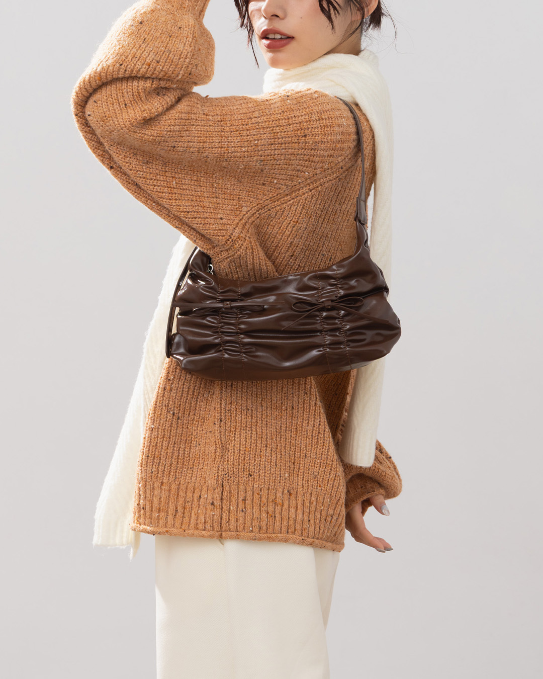 Crinkled bow leather shoulder bag with strap, available in four colors【06010510】in stock+pre-order