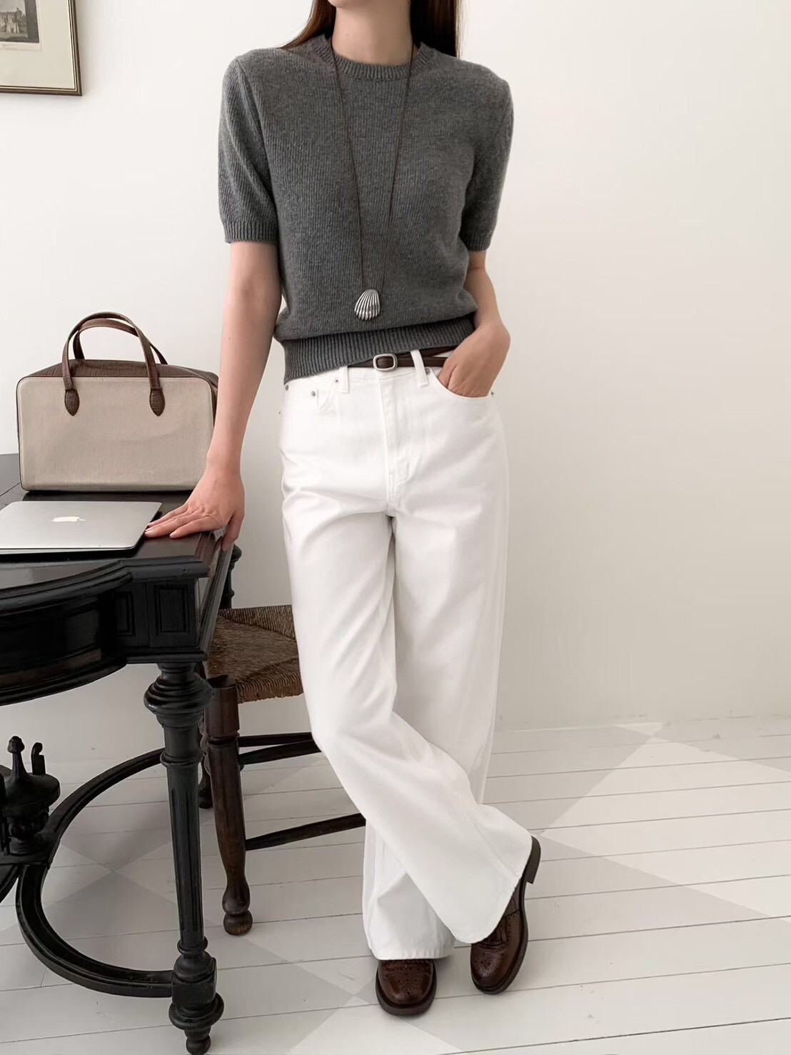 #AD71皮標直筒白褲