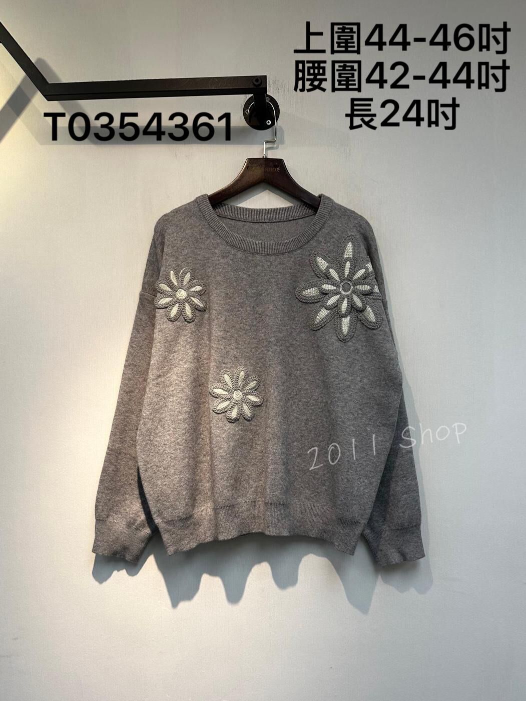 *不設優惠* 立體刺繡花朵TOP  上圍44-46吋 腰圍42-44吋 長24吋  T0354361