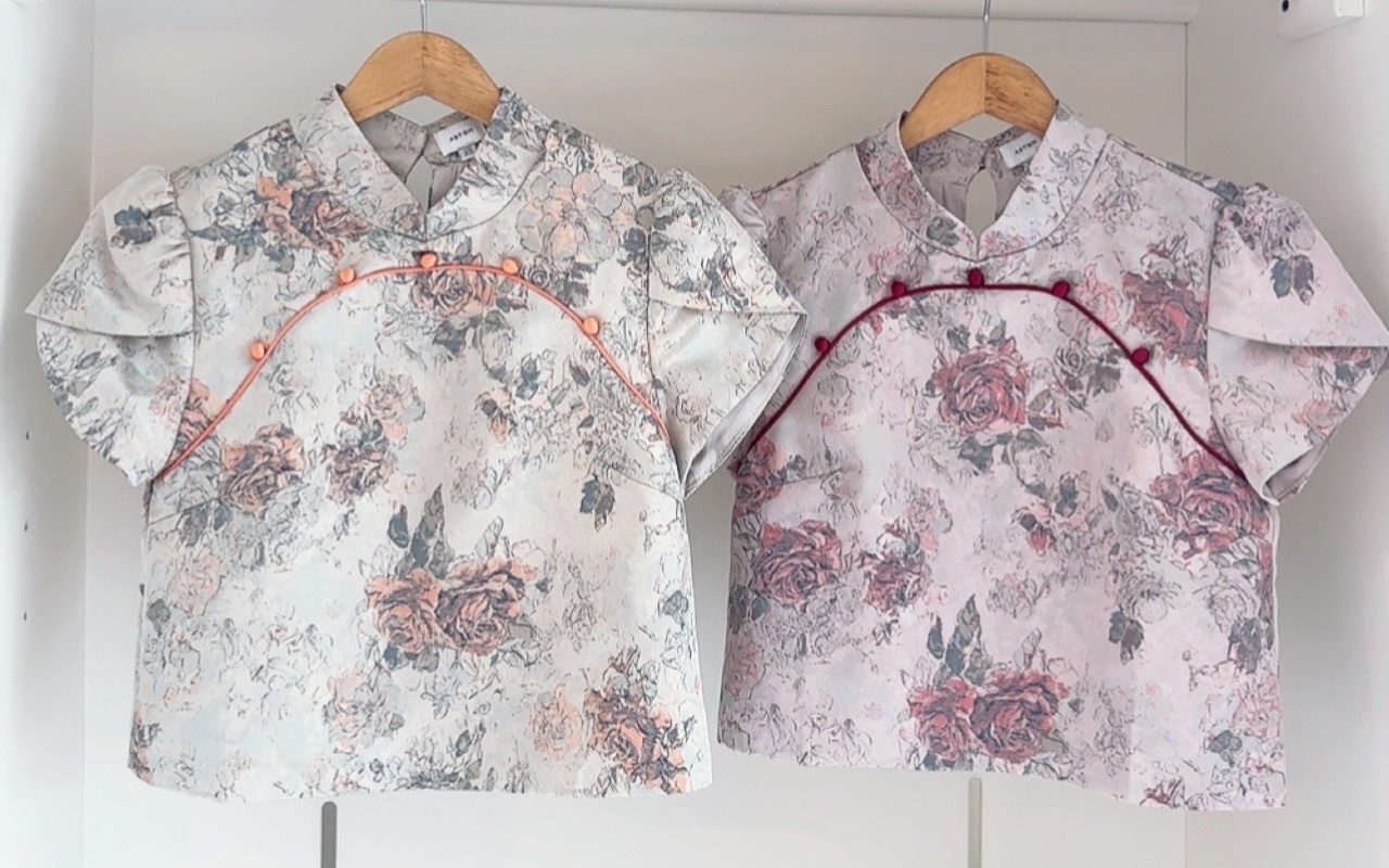 SHORT SLEEVE SATIN FLORAL CROP BLOUSE