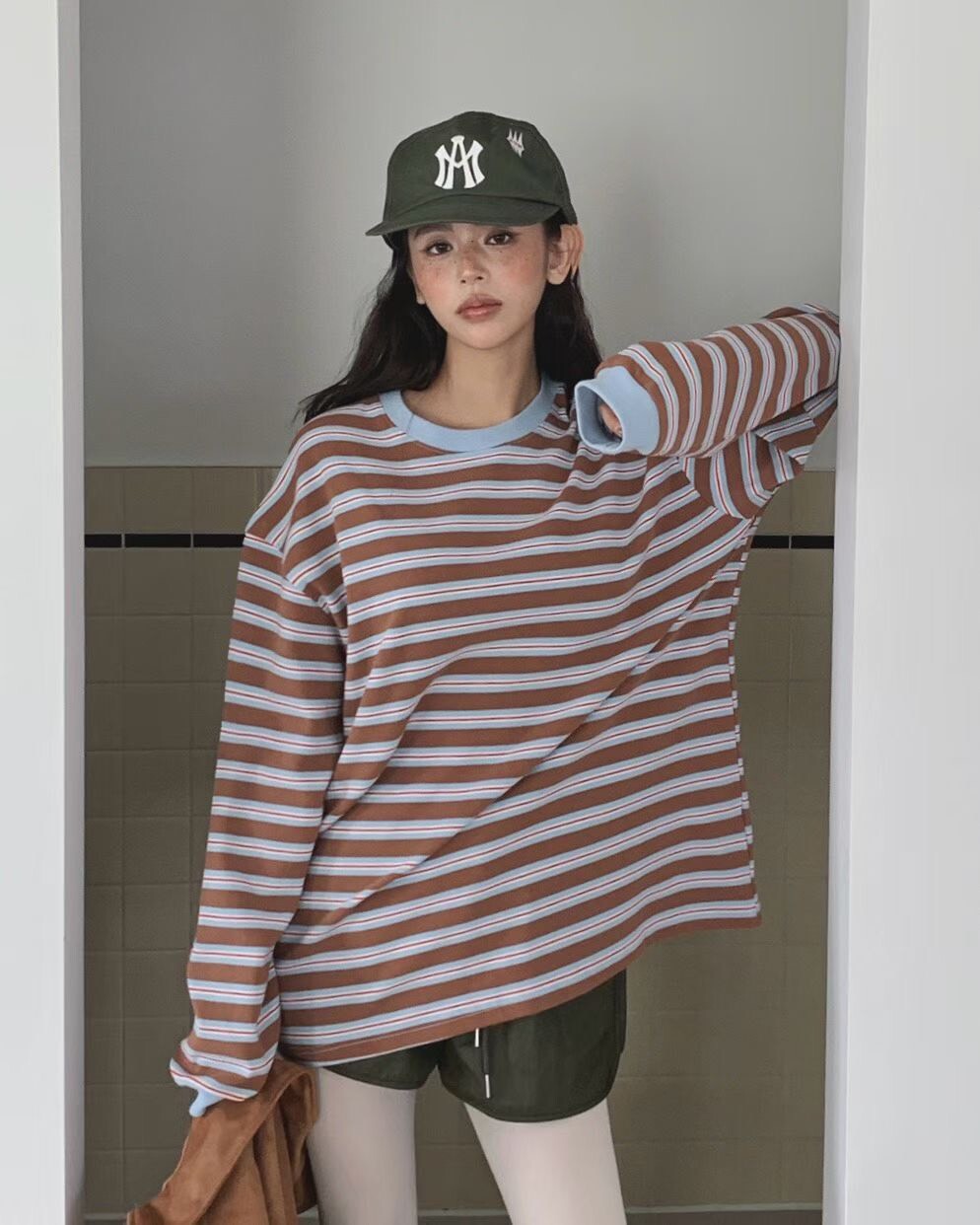 #AD84跳色條紋寬鬆上衣(咖/藍)