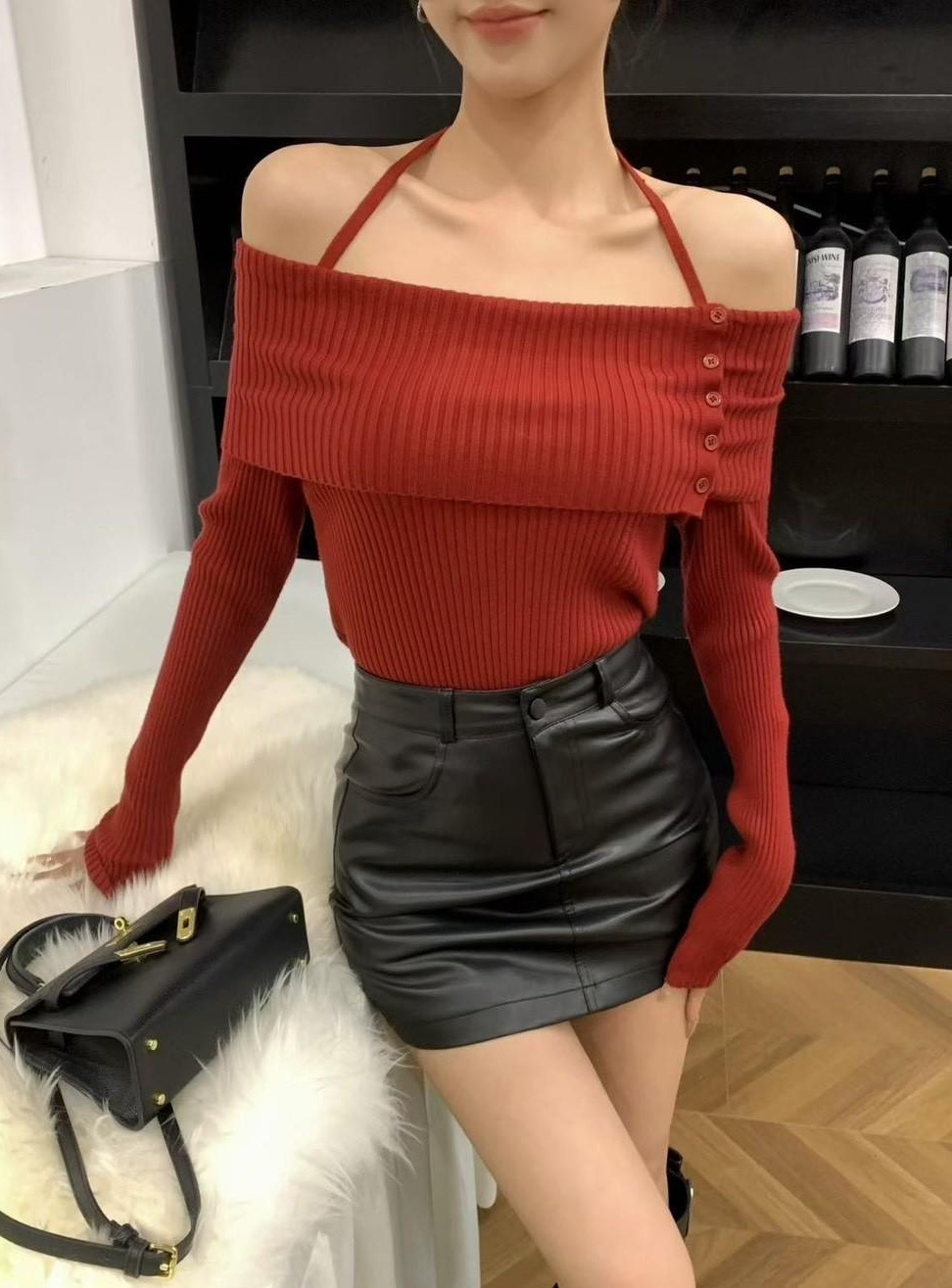 掛脖一字翻領扭釦針織衣