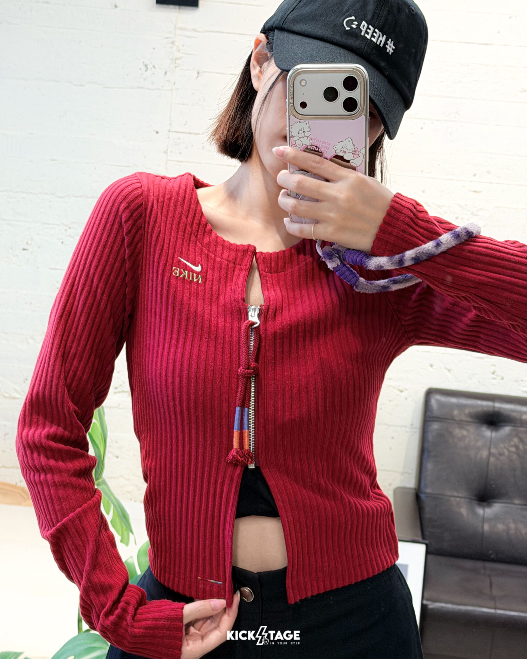 女款 NIKE NSW CHILL KNIT CNY 紅色 馬年 新年 刺繡 羅紋 合身 開襟 拉鍊 V領 長袖【IQ3828-613】NKTF